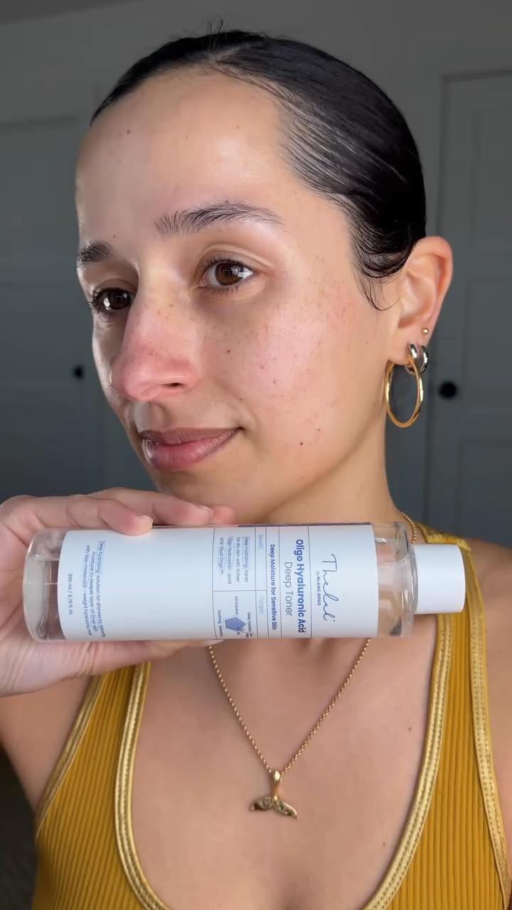 7 layers later… and this is the glow ✨💧
Hydrated, plump, and glass skin ready 💙
K-beauty toners just hit different!

@thelabbyblancdoux @thelabbyblancdoux_global 

#koreantoner #skincare #skincareroutine #kbeauty #tonerskincare