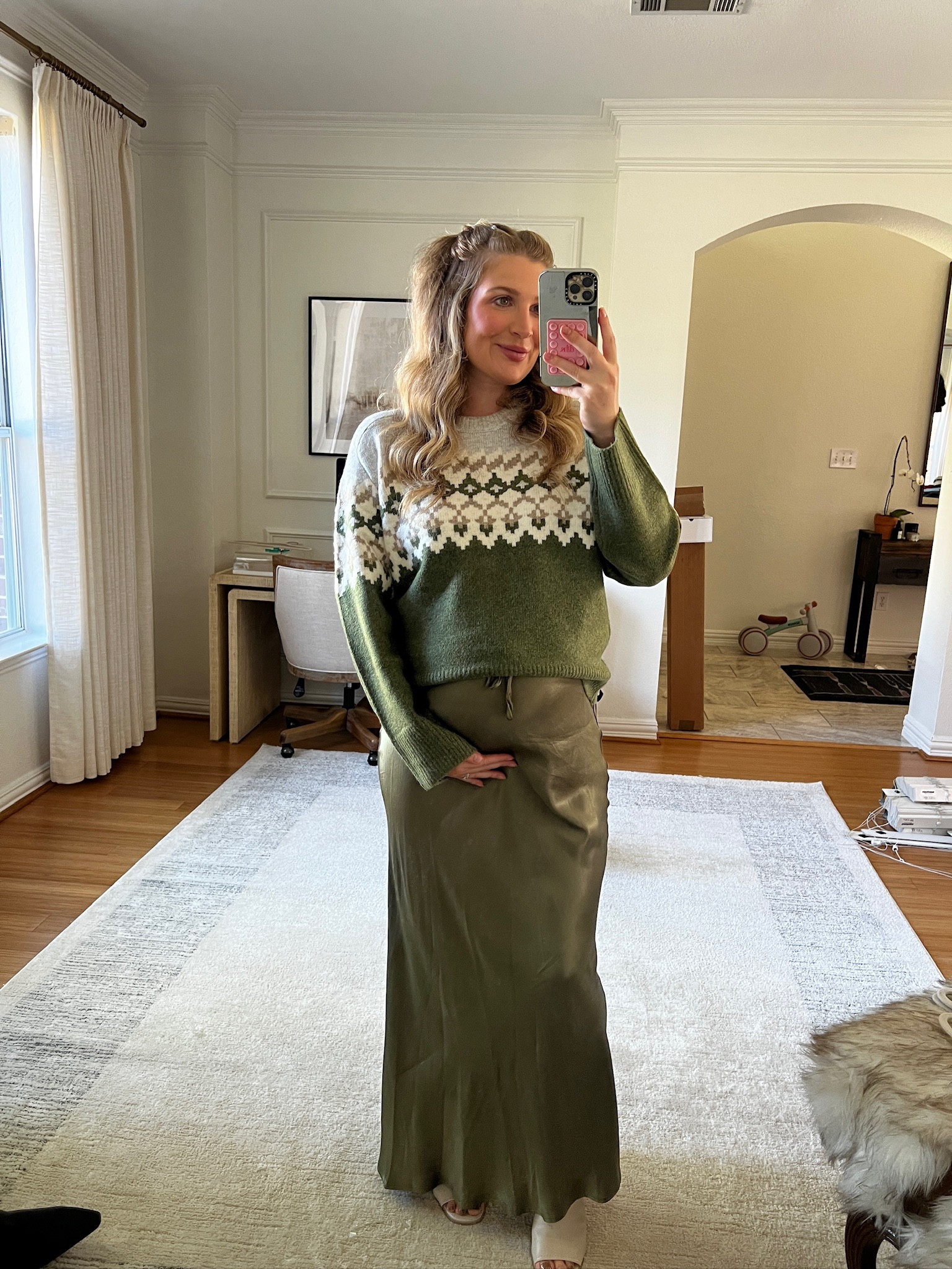 Cute and easy holiday outfit inspo that’s bump friendly! Holiday outfits, Christmas outfits, holiday sweater.

#LTKHoliday #LTKStyleTip #LTKBump