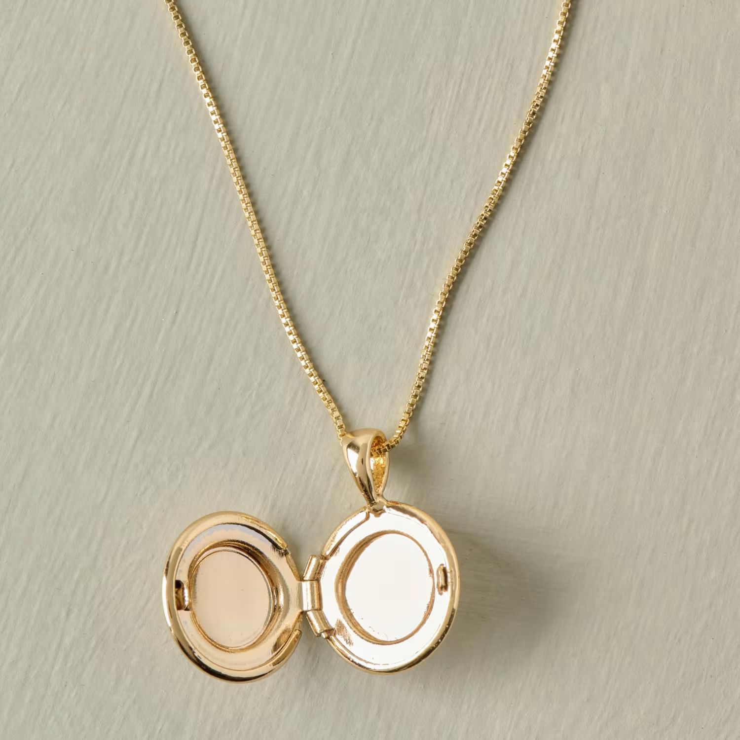 Etched Locket Gold Chain Necklace | Magnolia