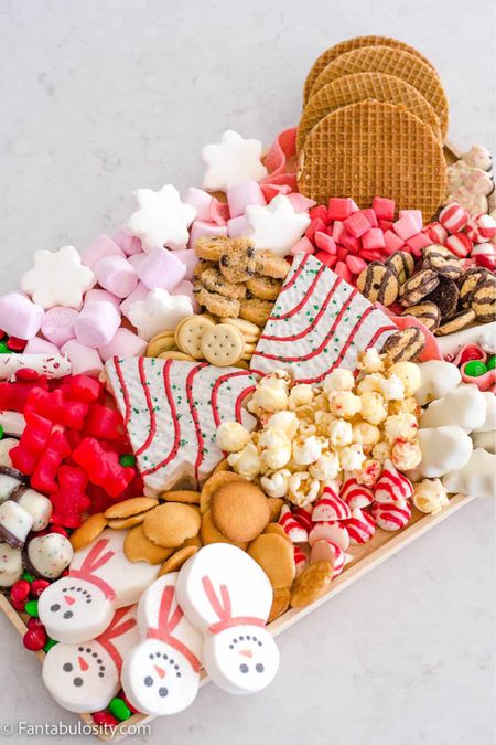 🎄🎅🏻❤️ Grab your favorite Christmas goodies for this sweet treat this year. It’s a sweet charcuterie board that can be customized with your favorites but I’ve also given examples and ideas on the blog!

➡️ Just search, “Christmas charcuterie” on Fantabulosity.com

#christmascharcuterie #christmassnacks #charcuterieboard #charcuterieboards #christmasdessert #fantabulosityholiday #fantabulosity #christmasfood 