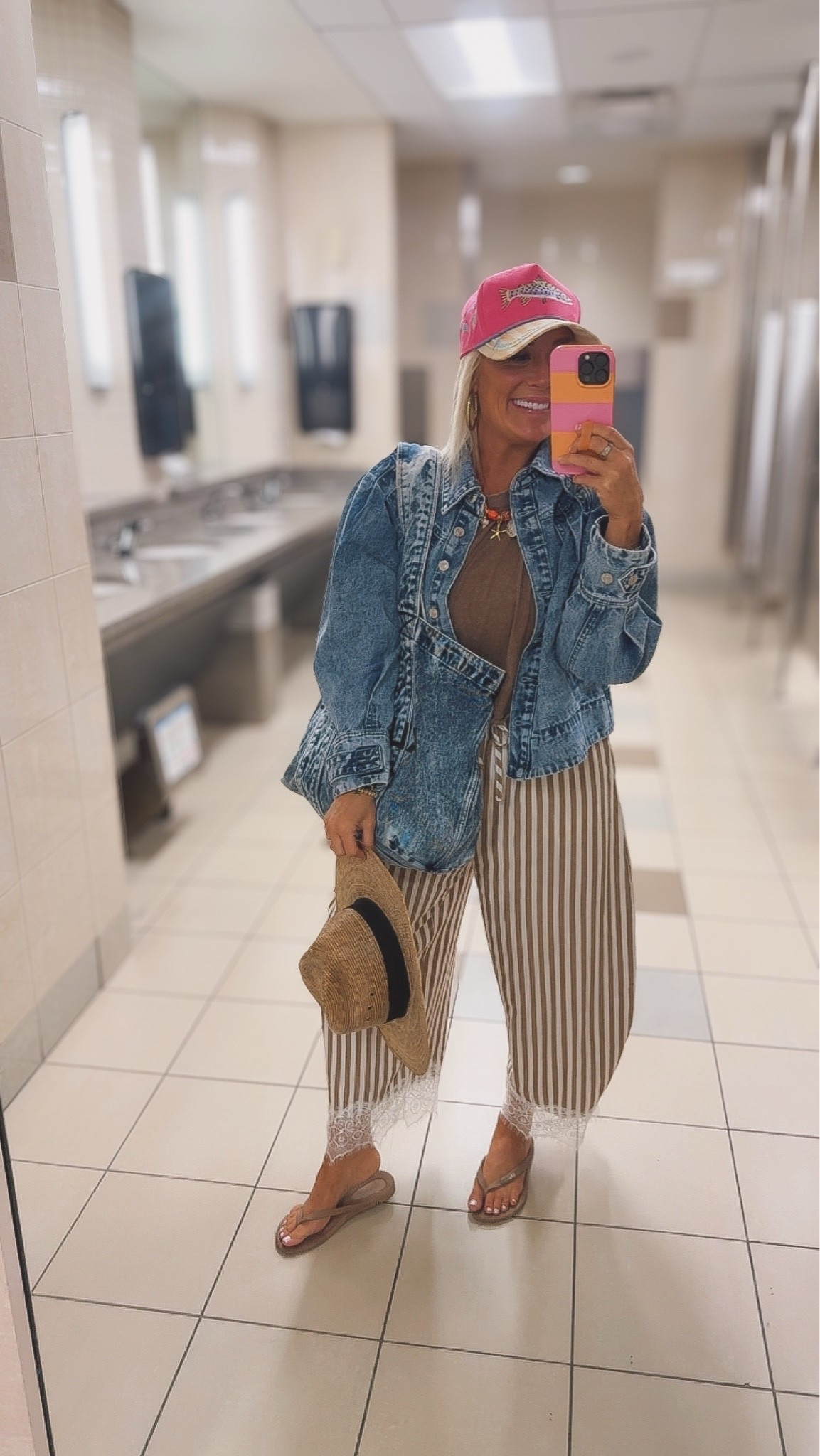 Today’s travel plane outfit
Pants from Amazon / small