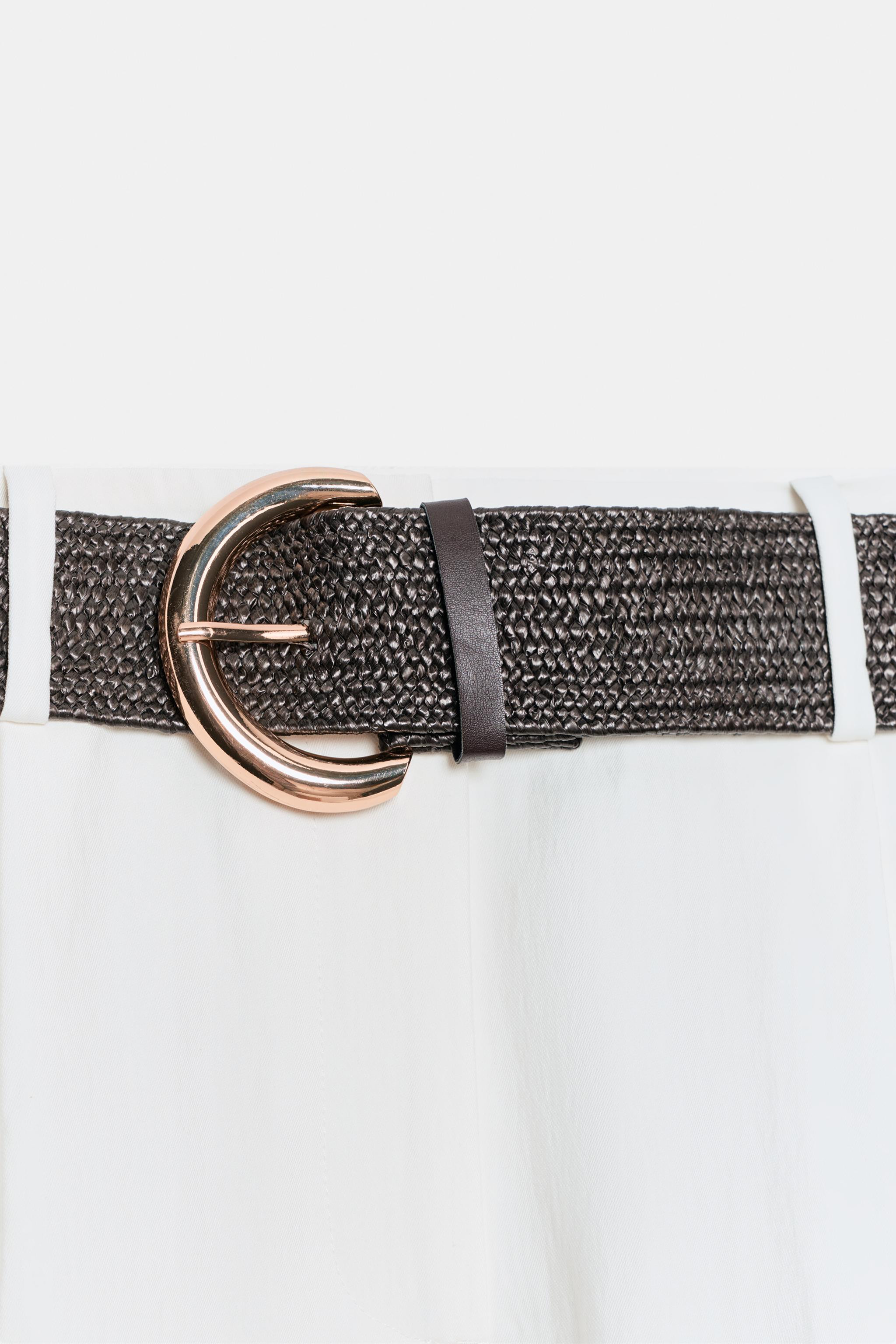 High-waisted shorts with front pleats and a belt. Front pockets. Front zip, interior button, and ... | Zara US