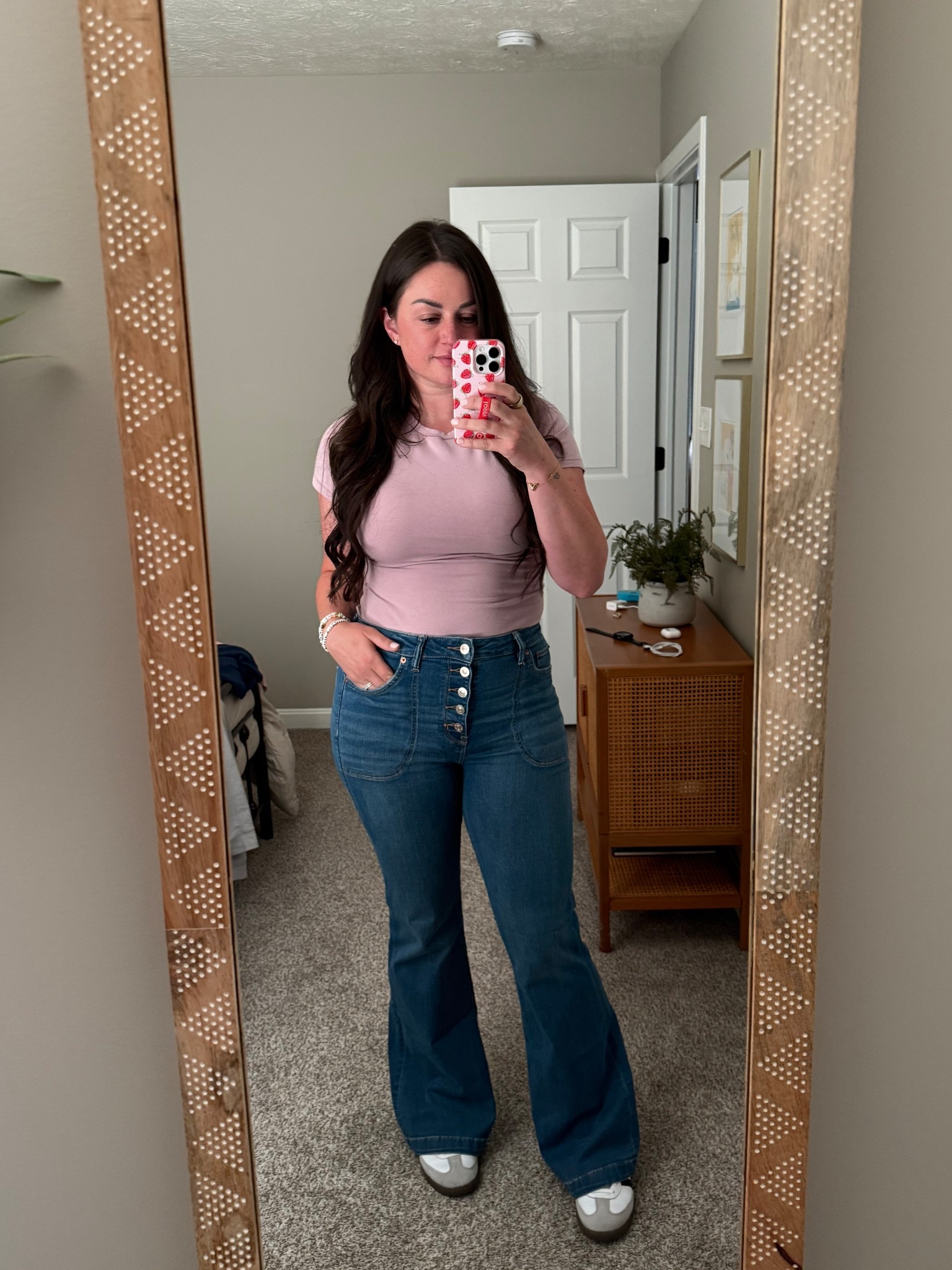 High waisted. SO soft. Comfortable. Flattering. Standing AND sitting jeans (iykyk) cannot recommend these enough. Bought them on a whim & I am shocked by how much I love them. 

They run TTS. I’m wearing a 10 -I’m 5’5 & regular length is perfect 

#LTKMidsize #LTKStyleTip #LTKSaleAlert