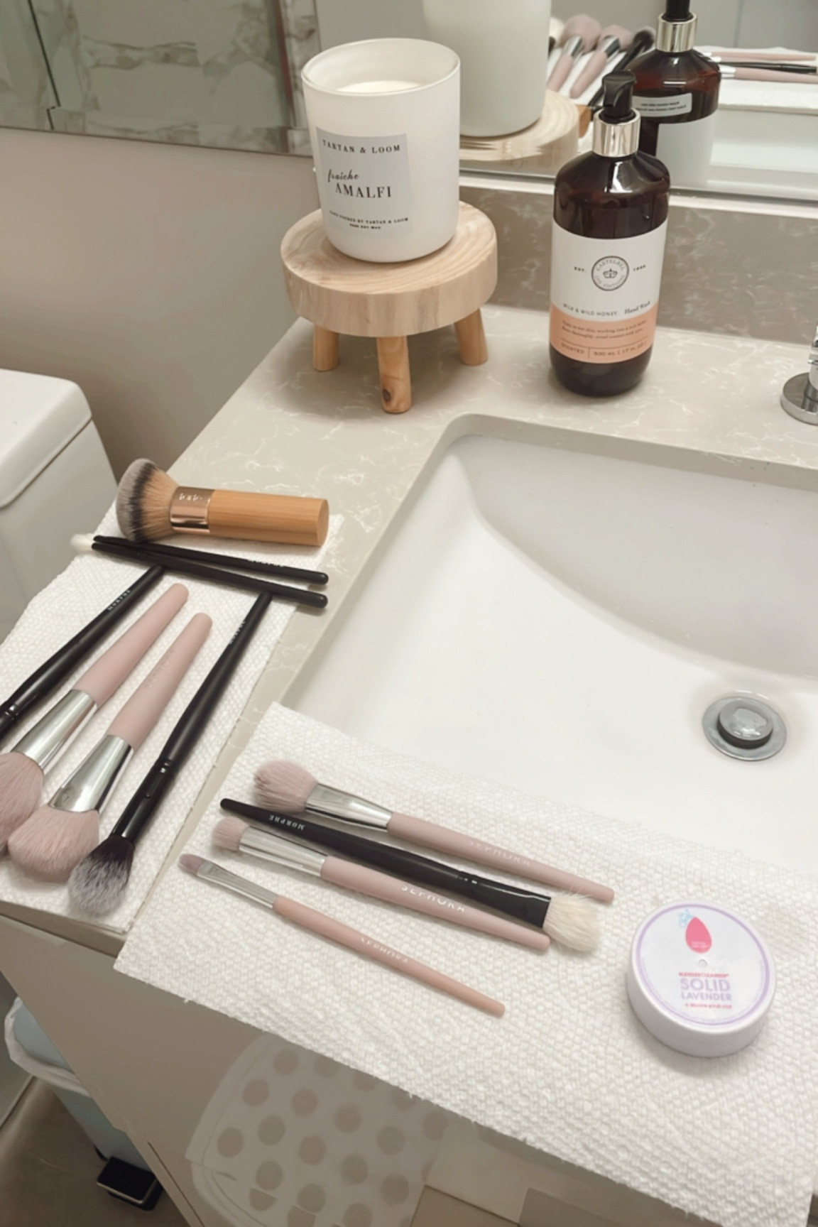 My favourite part of beauty day: makeup brush cleaning!

Paige Lorenze introduced me to this Tarte foundation brush and it’s the best!

#LTKSaleAlert #LTKBeauty #LTKHome