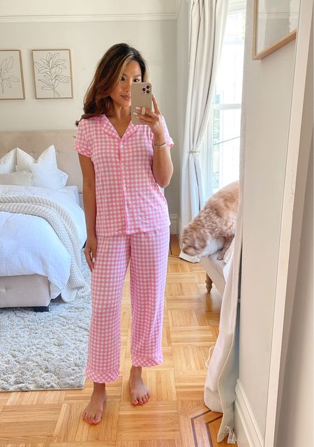 Pink gingham pajamas 💗🤍 

Sizing: tts, wearing xs / cropped length 