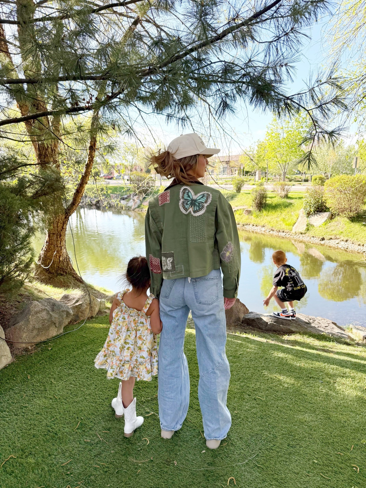 Weekend walks, sunshine, and matching my pace to little footsteps 🤍🌿

Easy denim, a favorite jacket, and outfits made for real life — comfy, cute, and kid-approved. Linking everything on my LTK ✨

#LTKCreator #LTKStyle #MomStyle #EverydayOutfit #CasualChic #MomLifeStyle #LTKFinds #SpringStyle #EffortlessStyle