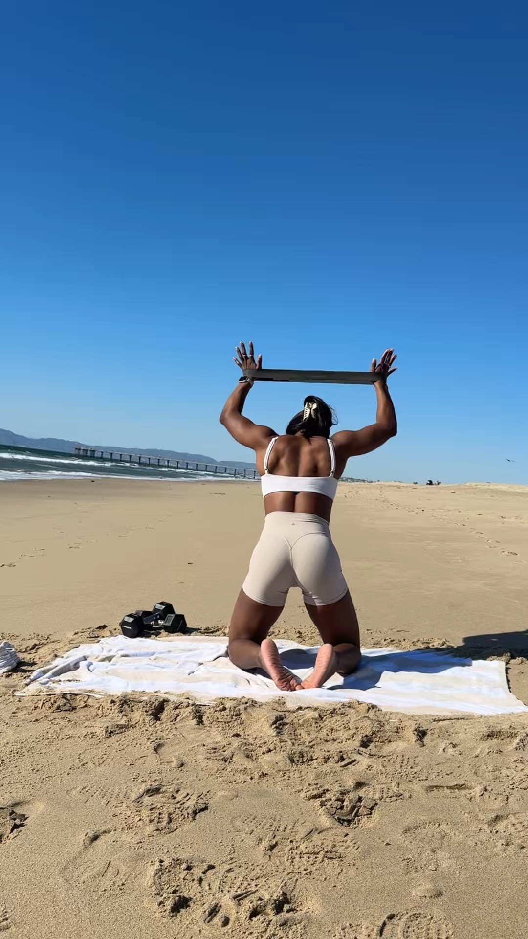 Get Ready with me fir a windy beach workout!! 💨🌊💪🏾✨

-Shopvitality sets size XS true to size 
- ARMRA code: BREYAWYNNE gets you 15% off 

#LTKdayinmylife #LTKgrwm #LTKActive
