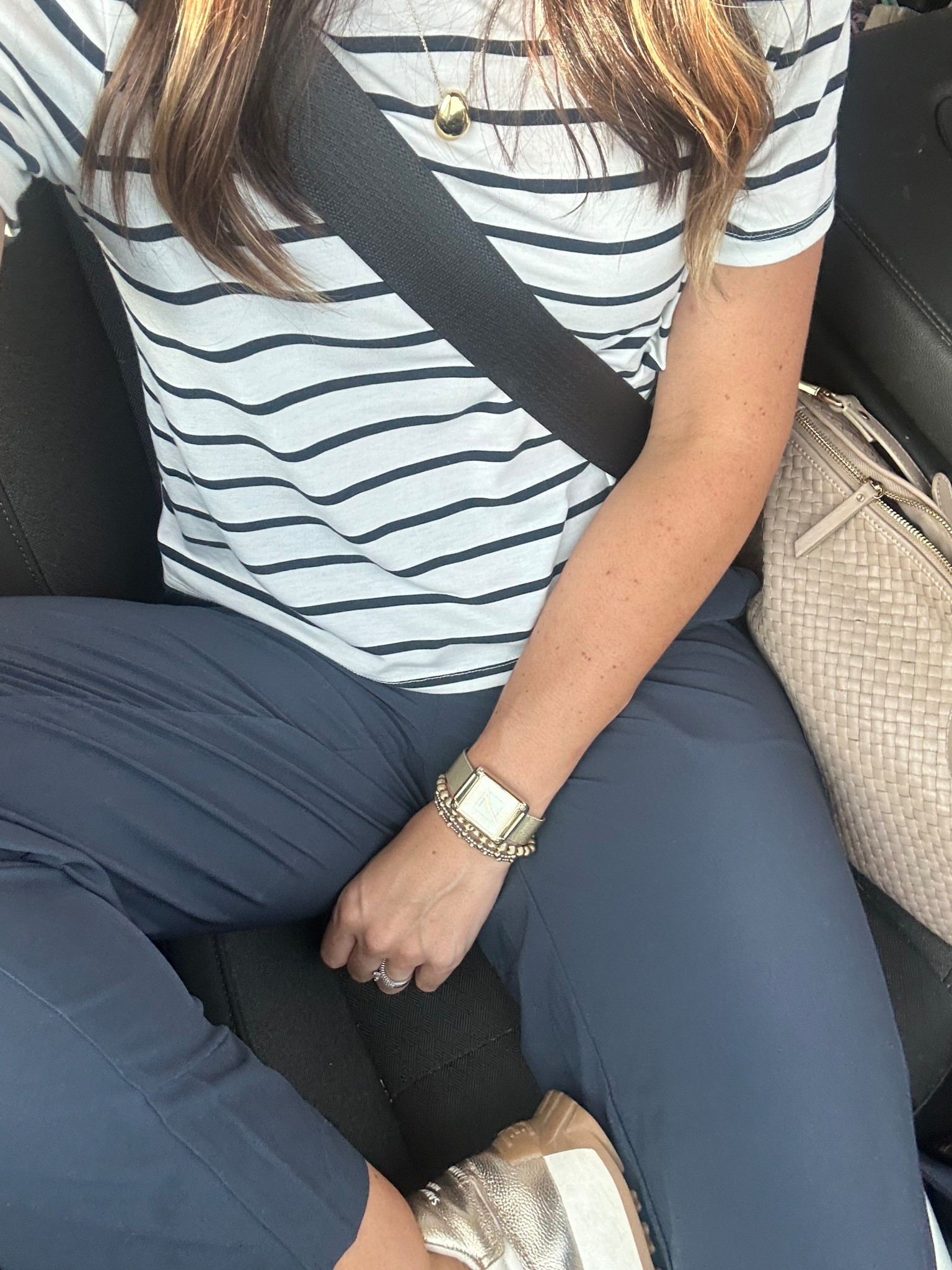 Todays outfit for traveling to the cabin. Love that these pants come in length options. 🙌🏻

Top - medium 
Pants - small tall 