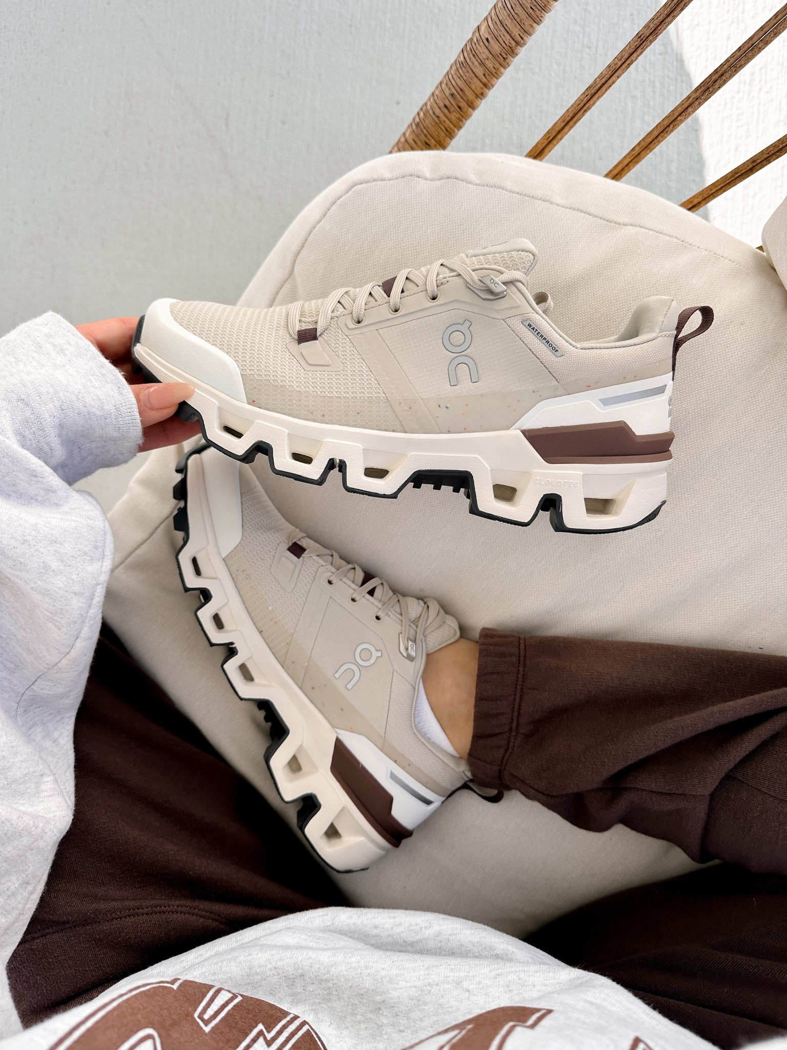 LOVING these new neutral On Cloud sneakers ☁️😍 Runs TTS & are waterproof!!! 

Neutral Style, Neutral Fashion, Trending Fashion, Fit Style, Athletic Wear, Atheisure, Casual Sneakers, Casual Style 

#LTKstyletip #LTKshoecrush #LTKU