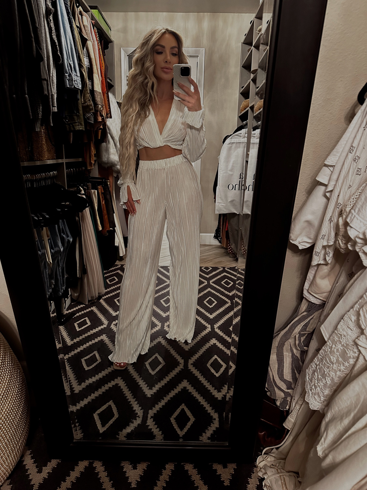 Didn’t think I was gonna love this but I was wrong, im obsessed instead 🤍💰

#LTKSeasonal #LTKfindsunder100 #LTKstyletip