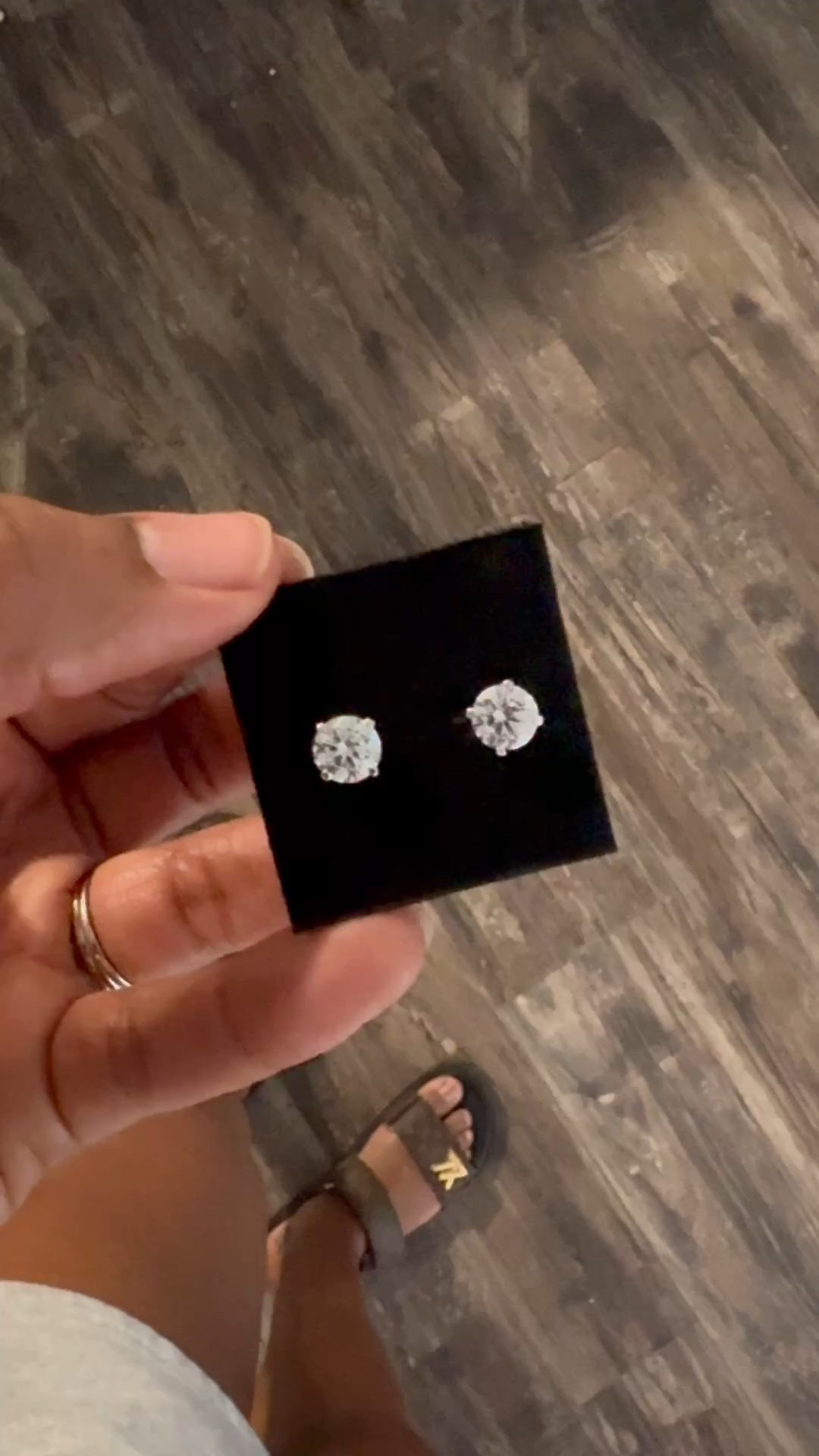 The cutest amazon earrings! They are so sparkly. I got the 3ct!! 

#LTKFindsUnder50 #LTKWatchNow #LTKStyleTip