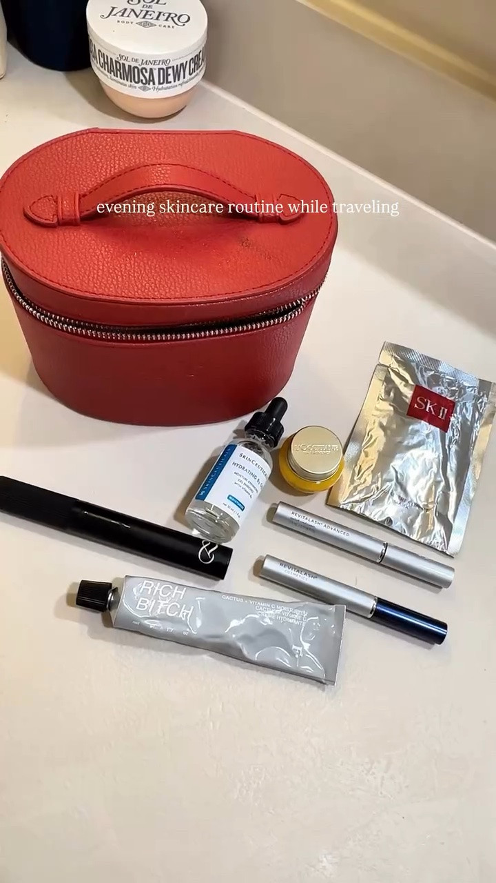 evening skincare routine while traveling for glowing skin 🫧

#skincare #glowyskin #skincareroutine #sheetmask #eveningroutine 
evening skincare routine | travel skincare routine | glowing skin routine | skincare while traveling | hydrated glowing skin

#LTKgrwm #LTKdayinmylife #LTKTravel