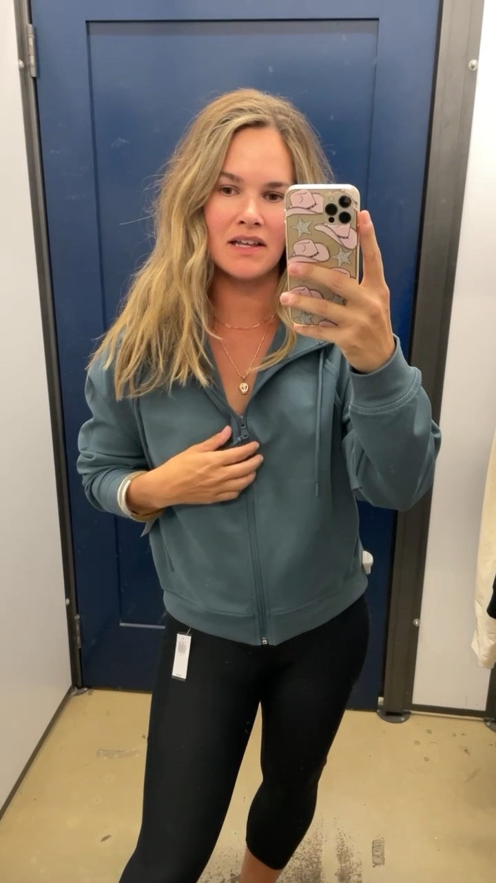True sizing . Okkkk this material and the quality 10/10 I love these zip ups from old navy. Remind me of the scuba. Wearing a small ✨ 
.
#oldnavy #okdnavystyle #oldnavyfashion #athleisure #workoutclothes #lulu #casualstyle #casualoutfit #loungewear 

#LTKfitness #LTKsalealert #LTKfindsunder50