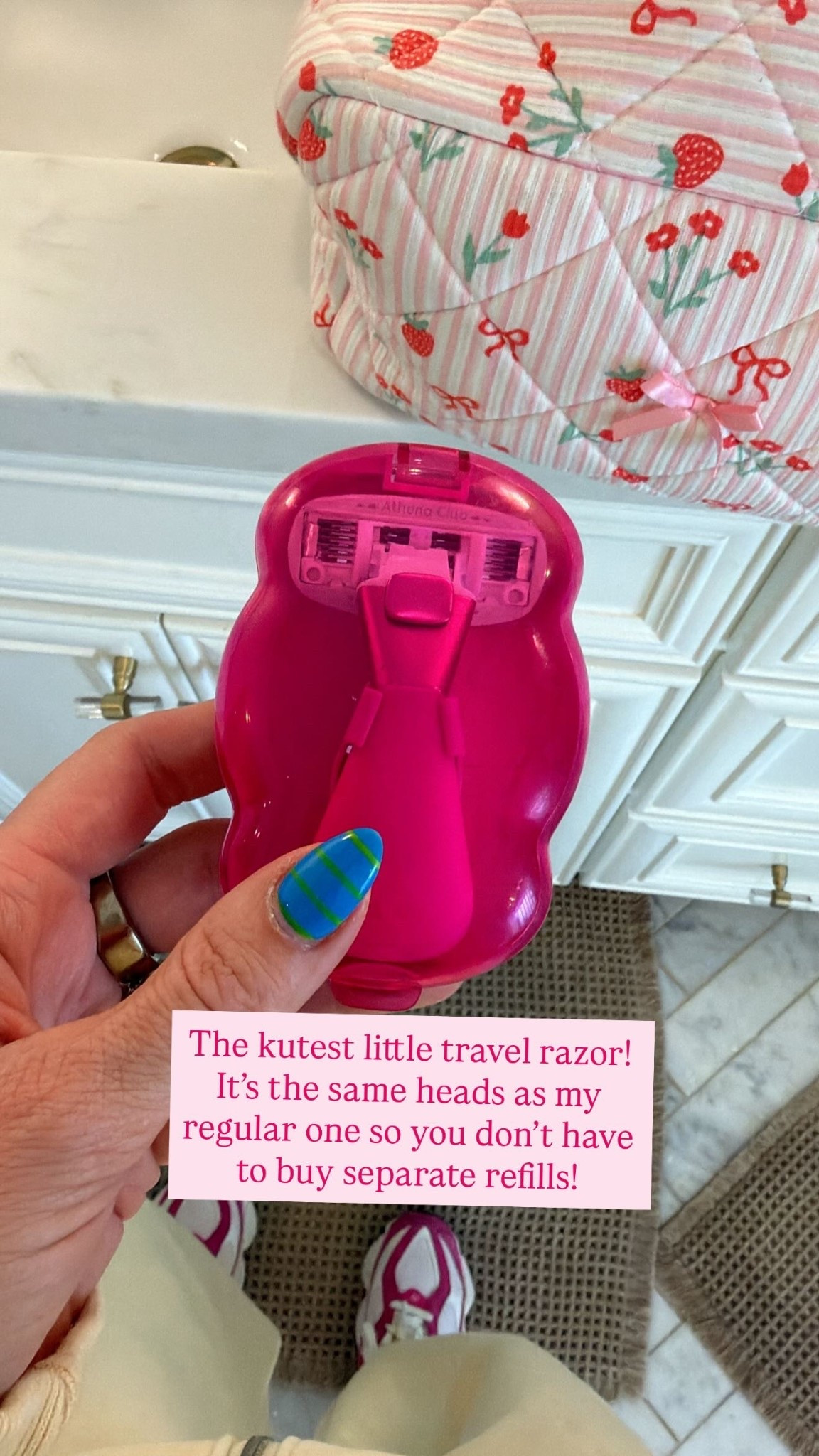 The kutest little travel razor! It’s the same heads as my regular one so you don’t have to buy separate refills!