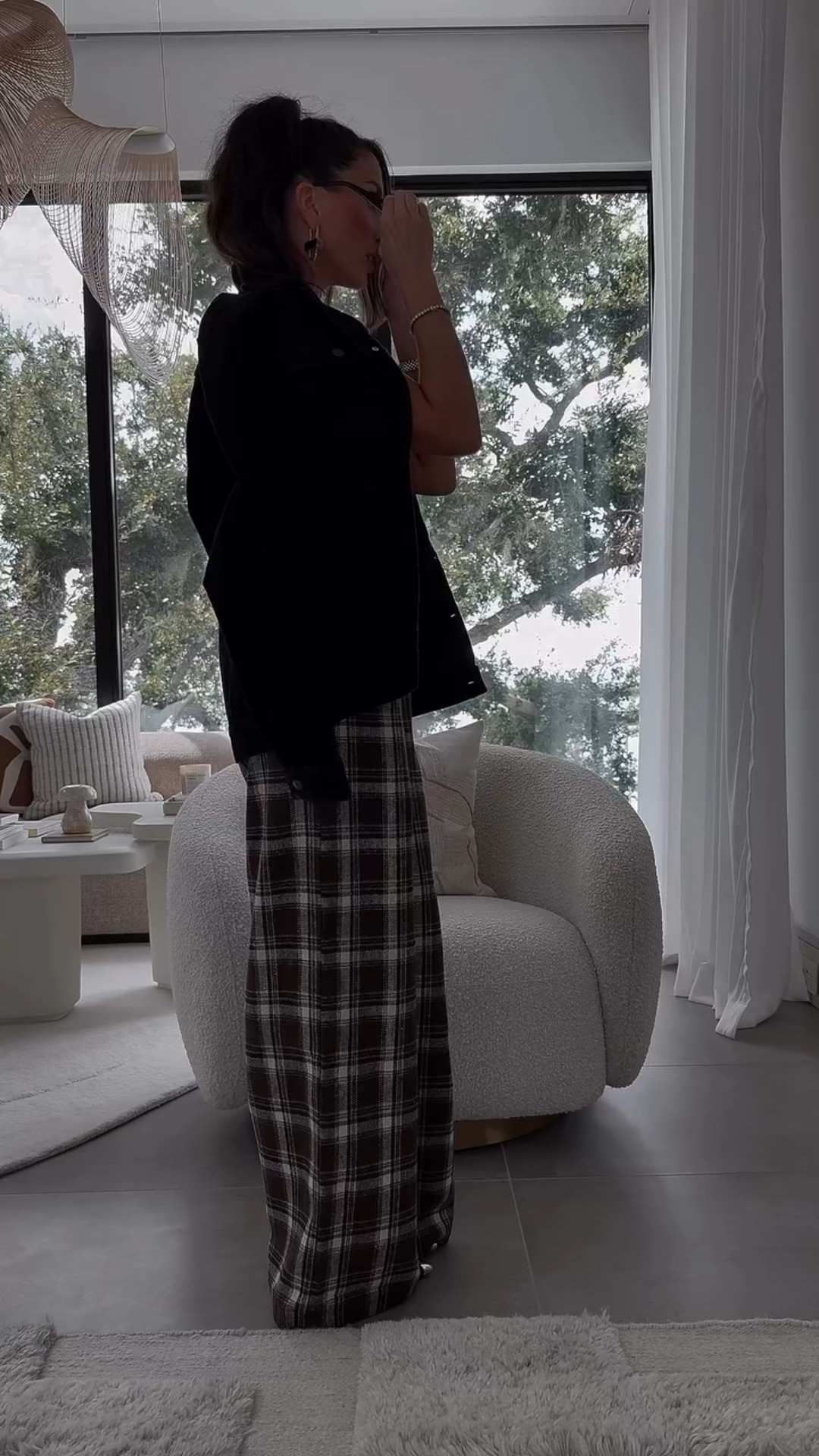 plaid meets the @wrangler denim jacket— on repeat all fall! #reel #style #datenight #outfit #ootd