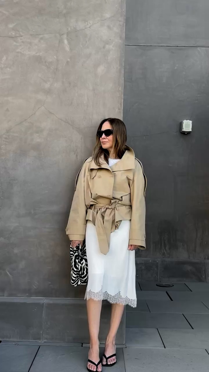 HOW TO WEAR A SHORT TRENCH 
Zara trench coat wearing a size medium 
Fits oversized 

#LTKootd #LTKTravel #LTKgrwm