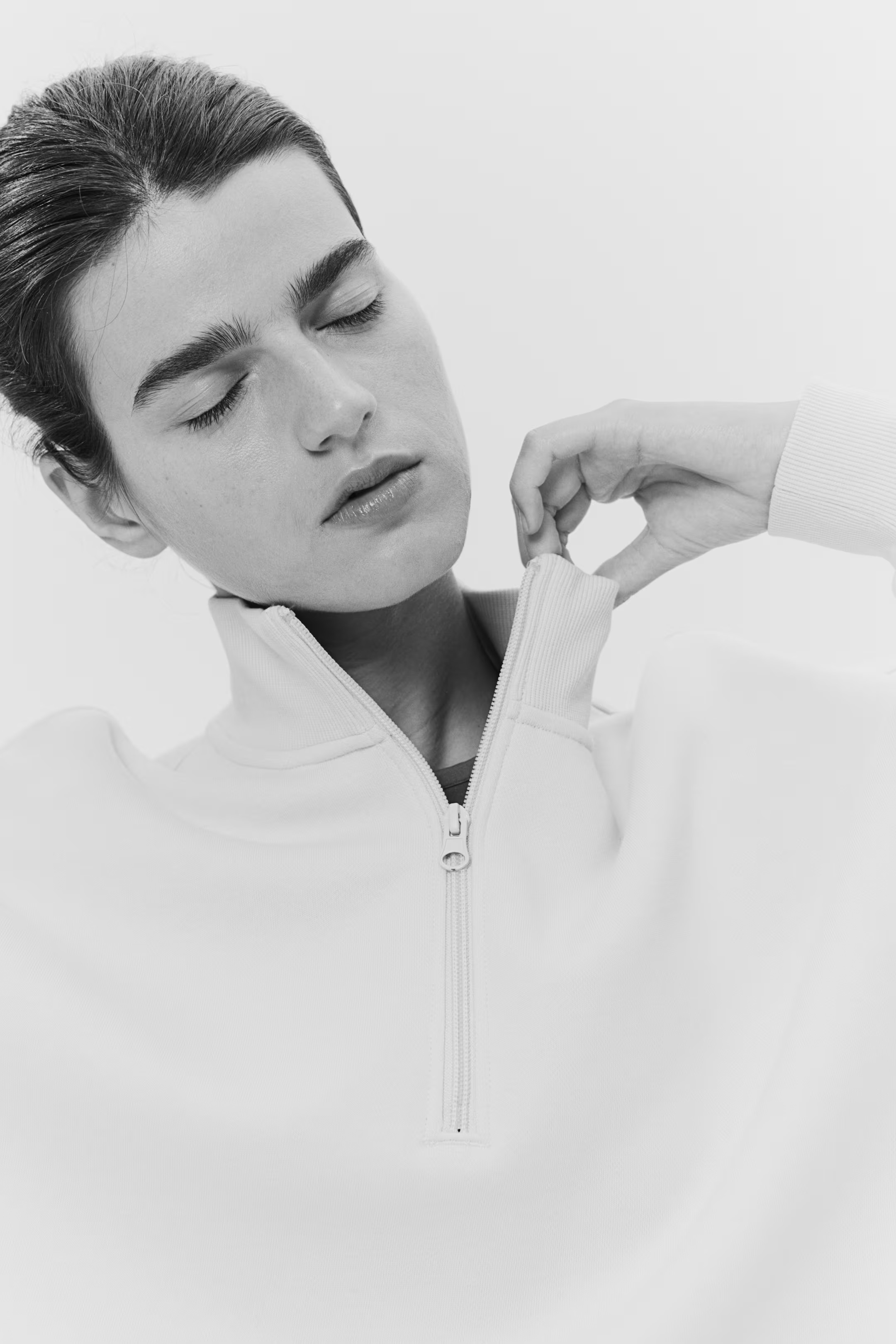 Zip-top sports sweatshirt | H&M (UK, MY, IN, SG, PH, TW, HK)