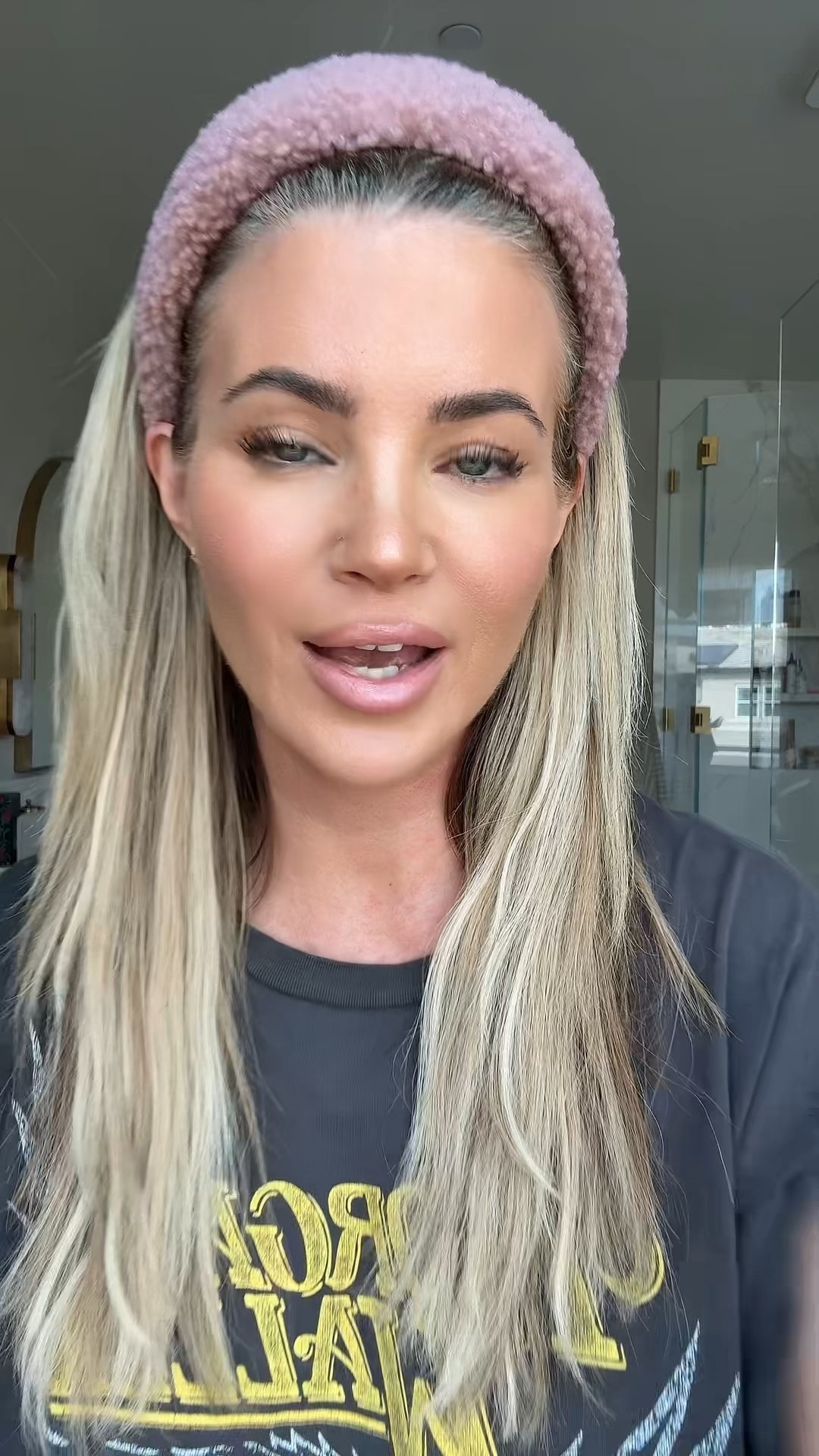 Every day makeup 
Flawless filter - 4.5
Foundation - shade 300
Concealer - light- medium sand 
Glow wand - aglow 
Blush - starlit 
Highlighter- flaunt 
Lipliner - iconic nude 
Lipstick- crème cup 
Lip gloss - moon 
Brow pencil - light brown 
Brow gel - black brown 
Setting powder- yellow 

#LTKBeauty #LTKgrwm