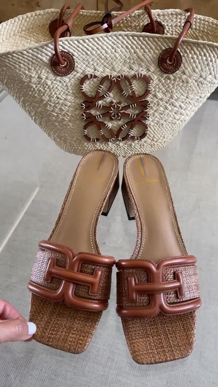 Spring sandals 

#LTKVideo #LTKshoecrush #LTKstyletip