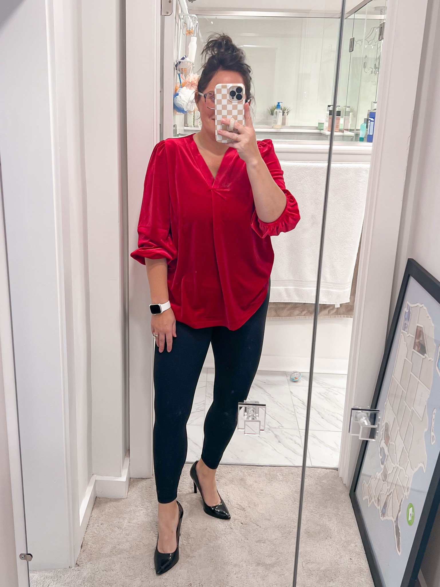 Holiday outfit idea 
Regular faux leather leggings  

#LTKHoliday #LTKSeasonal #LTKFindsUnder100