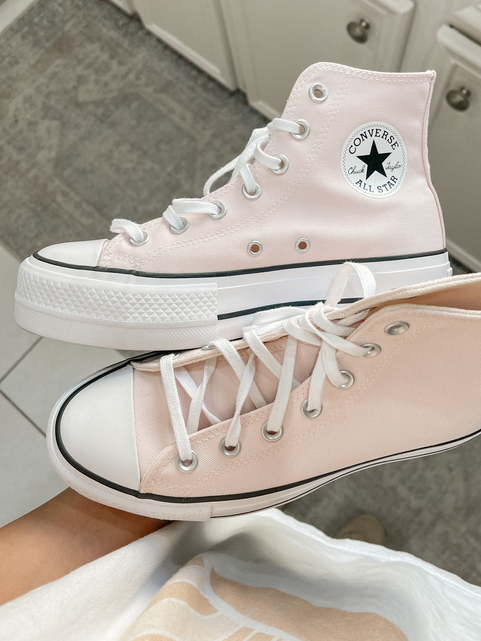 New high tops! The prettiest hint of pink 🌸👌🏼

Converse high tops, converse sneakers, platform sneakers, platform converse, summer sneakers 

#LTKFestival #LTKshoecrush #LTKunder100