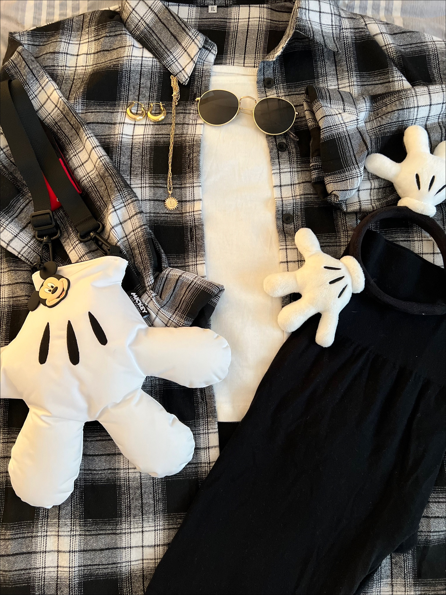 disney ootd inspo- black and white🤍👏🏻

#LTKcurves #LTKfit #LTKstyletip
