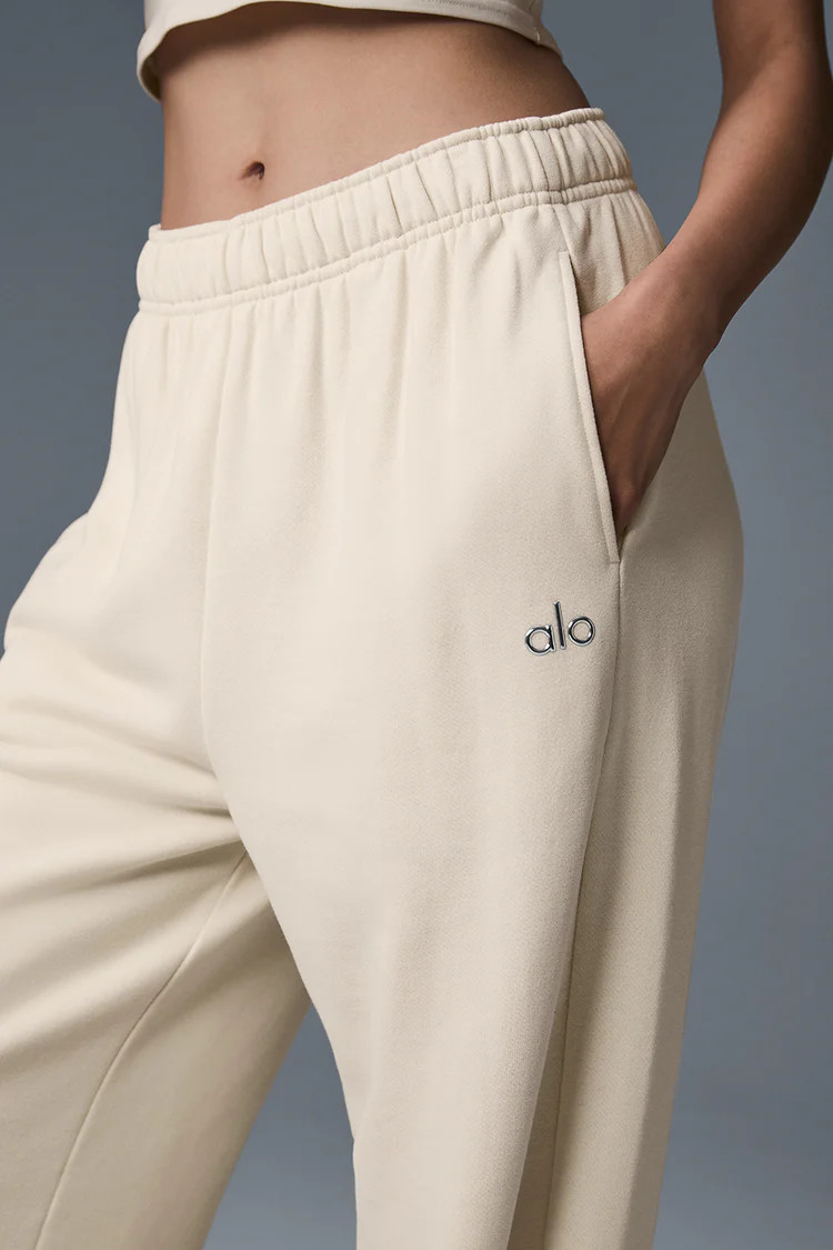 Accolade Straight Leg Sweatpant - Oat Milk | Alo Yoga (US)