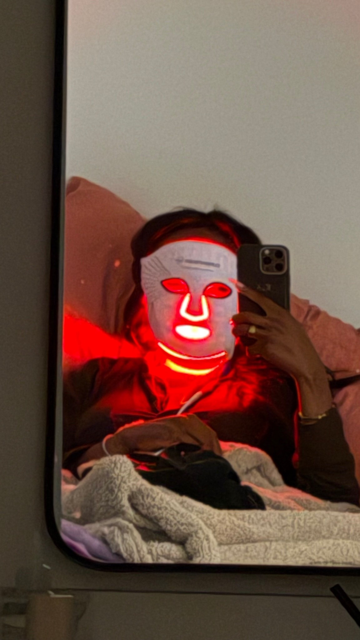 ✨ Weekends are for slowing down and doing a little extra self-care. Lately, I’ve been loving taking some time to relax, put on my LED mask, and enjoy a few quiet moments for myself. It’s become one of those little weekend rituals that helps me recharge and feel ready for a new week. 

Los fines de semana son para relajarse y dedicar un poco más de tiempo al autocuidado. Me encanta tomar unos minutos para desconectarme y recargar energías. ❤️

Follow me on Instagram and YouTube
@kirasfashionfind

#LTKBeauty #LTKvlog #LTKselfcare