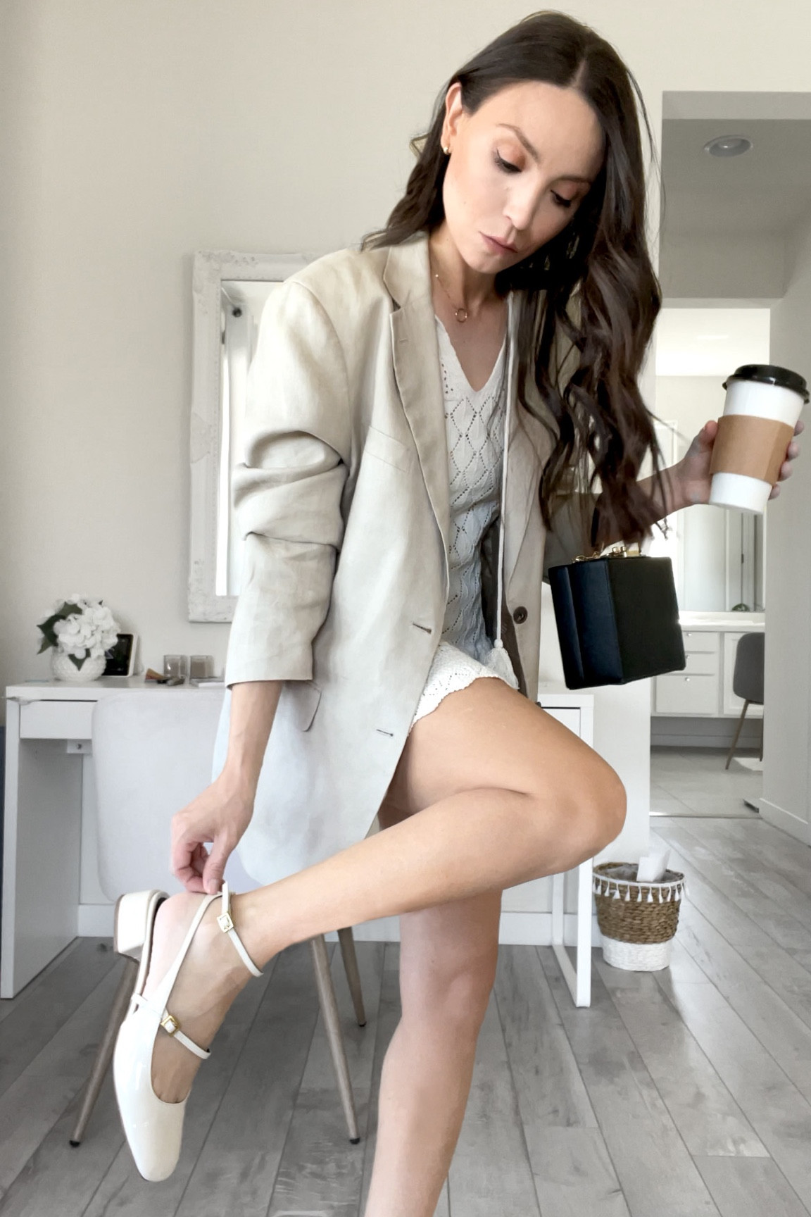 Beige blazer with sling back shoes ☕️

Work outfit
Beige blazer outfit 
Beige oversized blazer
Linen blazer 
Mary Jane shoes 

#LTKstyletip #LTKworkwear #LTKFind