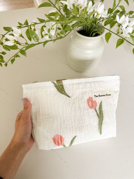 White summer style large tulip pattern make up bag - fits well in a diaper bag/backpack & perfect for on-the-go. 



#LTKhome #LTKfindsunder50 #LTKstyletip