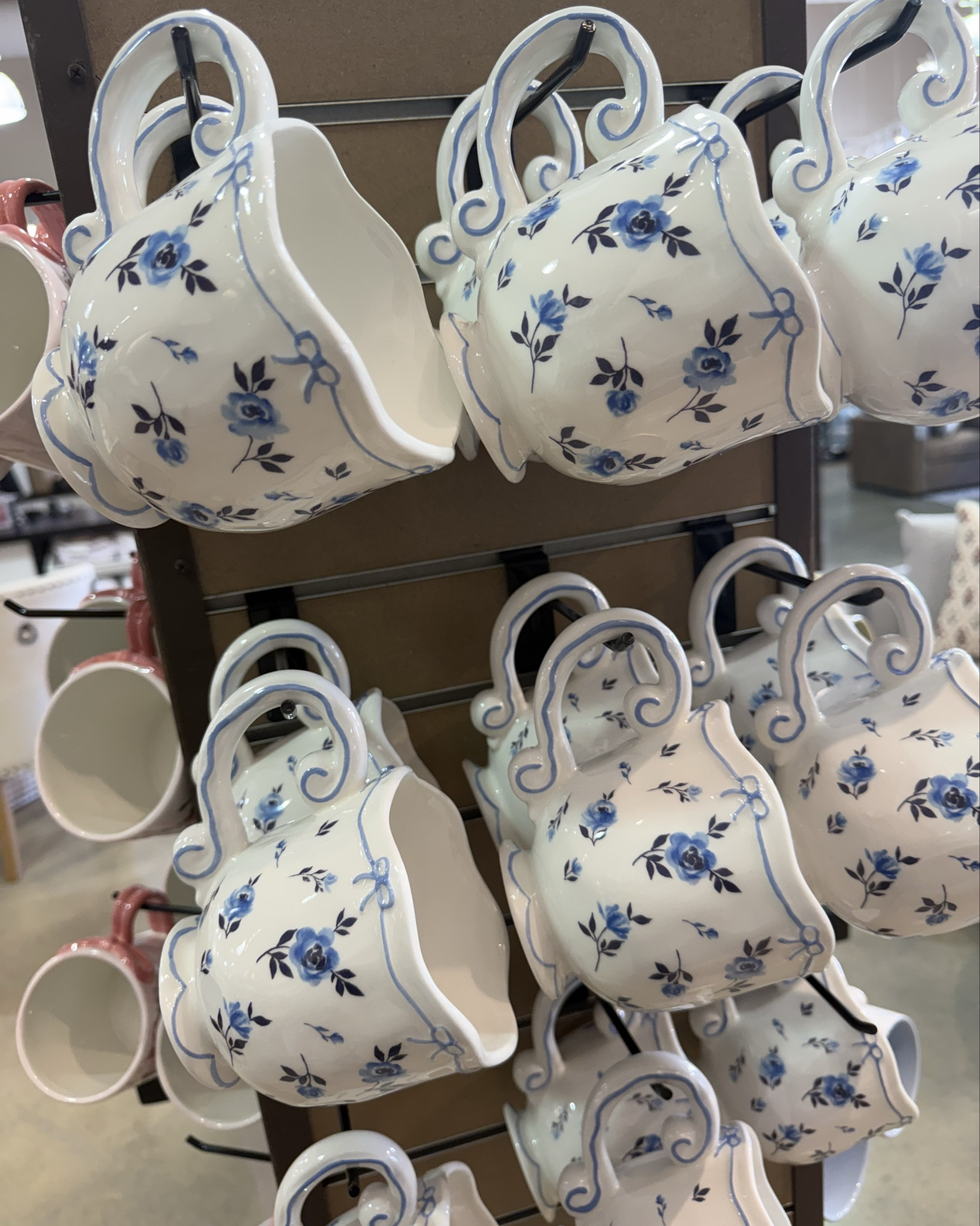 I found the prettiest scalloped blue and white mugs at Kirkland’s! I love the bow and floral pattern. 💙🤍


#LTKHome