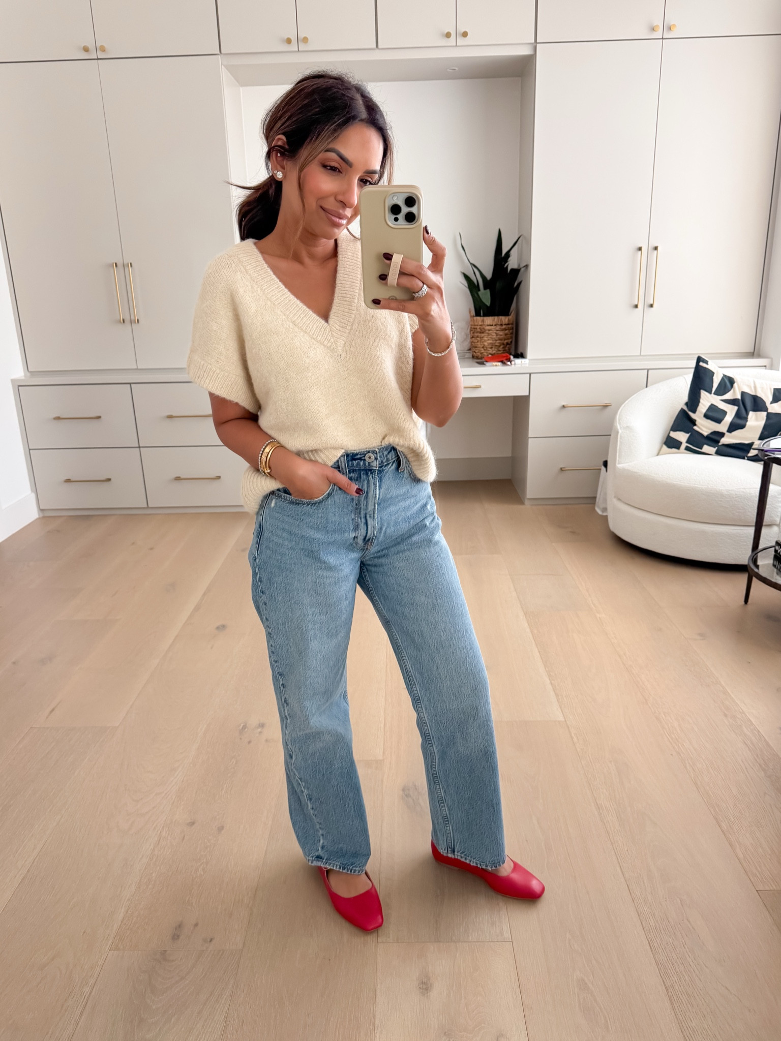 Wearing an xs in this sweater vest, such a perfect transitional piece for fall! Wearing 25 short length and medium wash in denim. Flats run TTS 

#LTKFindsUnder100 #LTKStyleTip #LTKSaleAlert