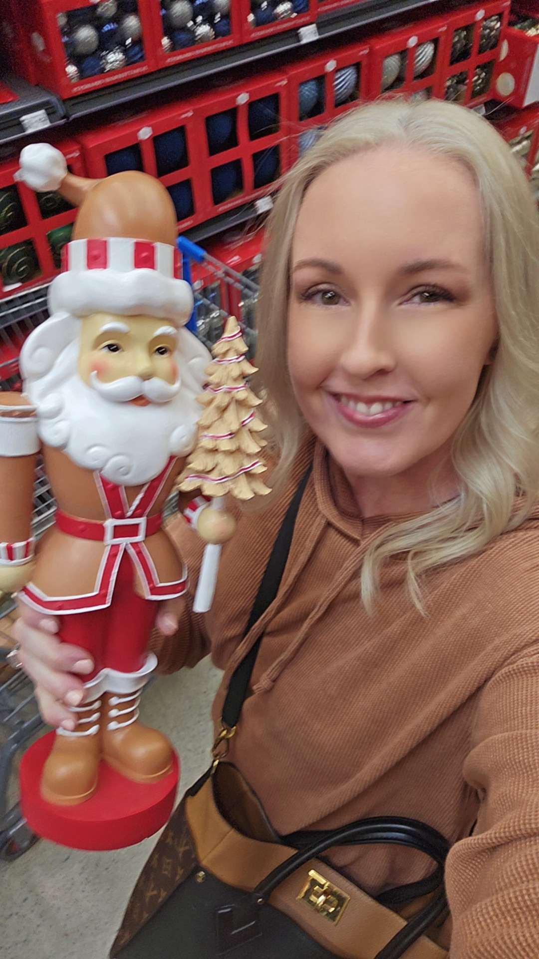 Santa’s come to town… in nutcracker form! 🎄❤️ Loving this adorable addition to my holiday decor. 

 #LTKHoliday #LTKSeasonal #LTKHome