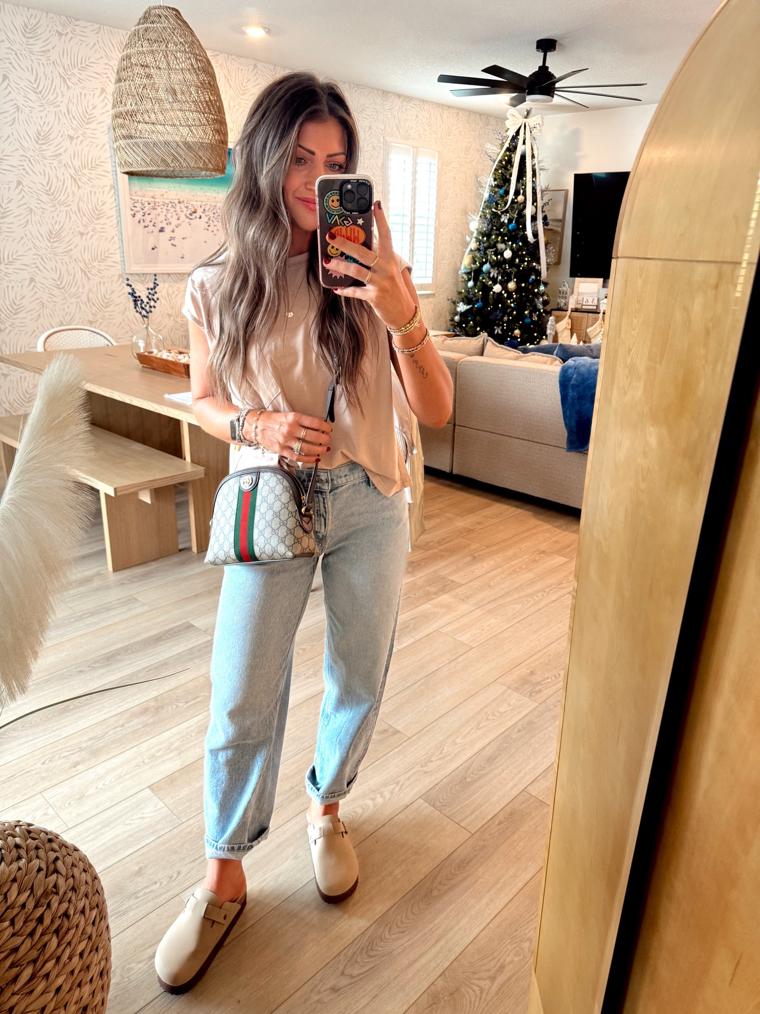 Wednesday mom outfit of the day 
I am so surprised how soft this Amazon tee is!!! I wasn’t expecting it to be so good. Soooo cute! Love the cap sleeve. True to size small // jeans - size down!!! I went down one size to a 0. Regular length and I cuffed once for them to be a little shorter 