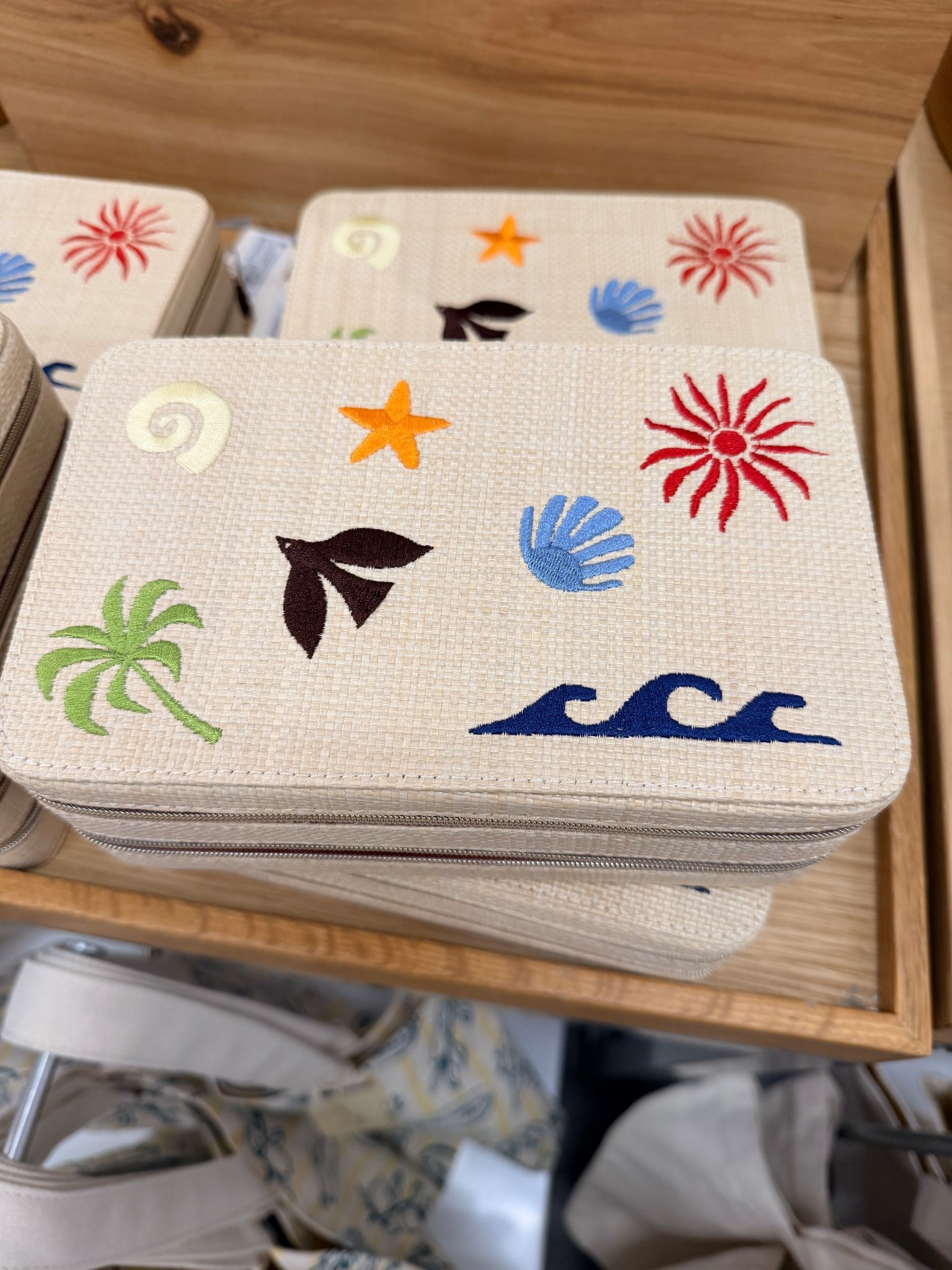 Super cute travel jewlery case