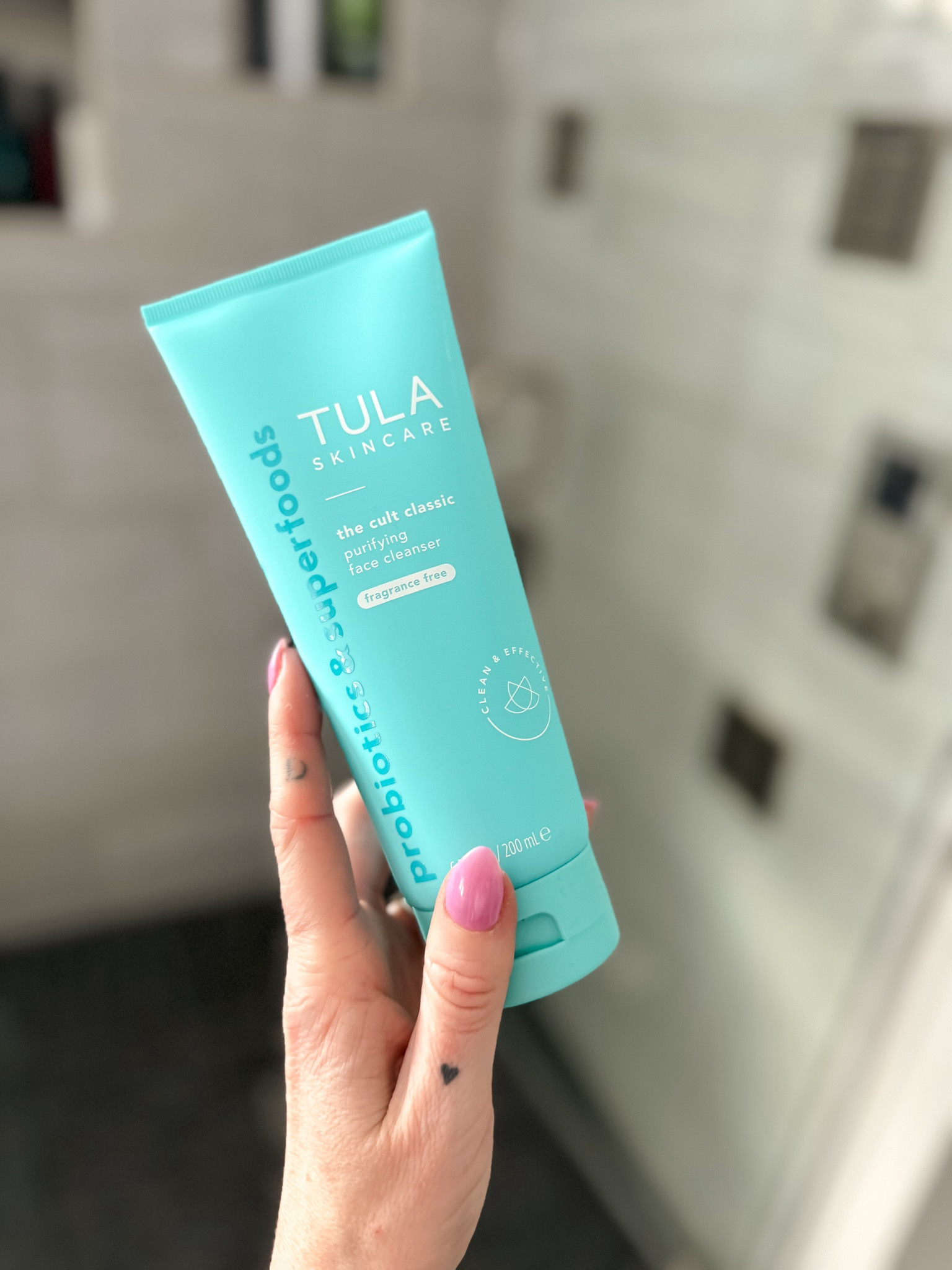 Save at Tula with code HEYITSJENNA #tulapartner #embraceyourskin
Fragrance free cleanser is safe for sensitive skin! Never dries me out 