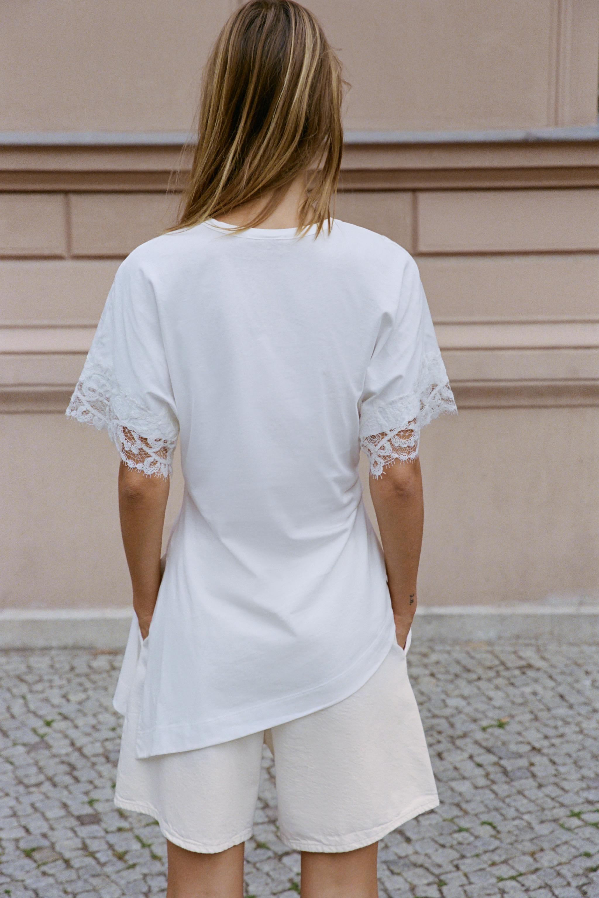 Model height: 177 cmREGULAR FIT - ROUND NECK - REGULAR LENGTH - SHORT SLEEVET-shirt crafted from ... | Zara FR
