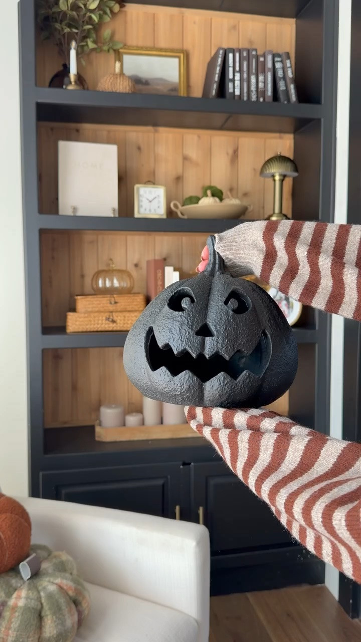 These Jack-o-lanterns are perfect to style a shelf for Halloween 🎃🖤

#LTKdayinmylife #LTKSeasonal #LTKHome