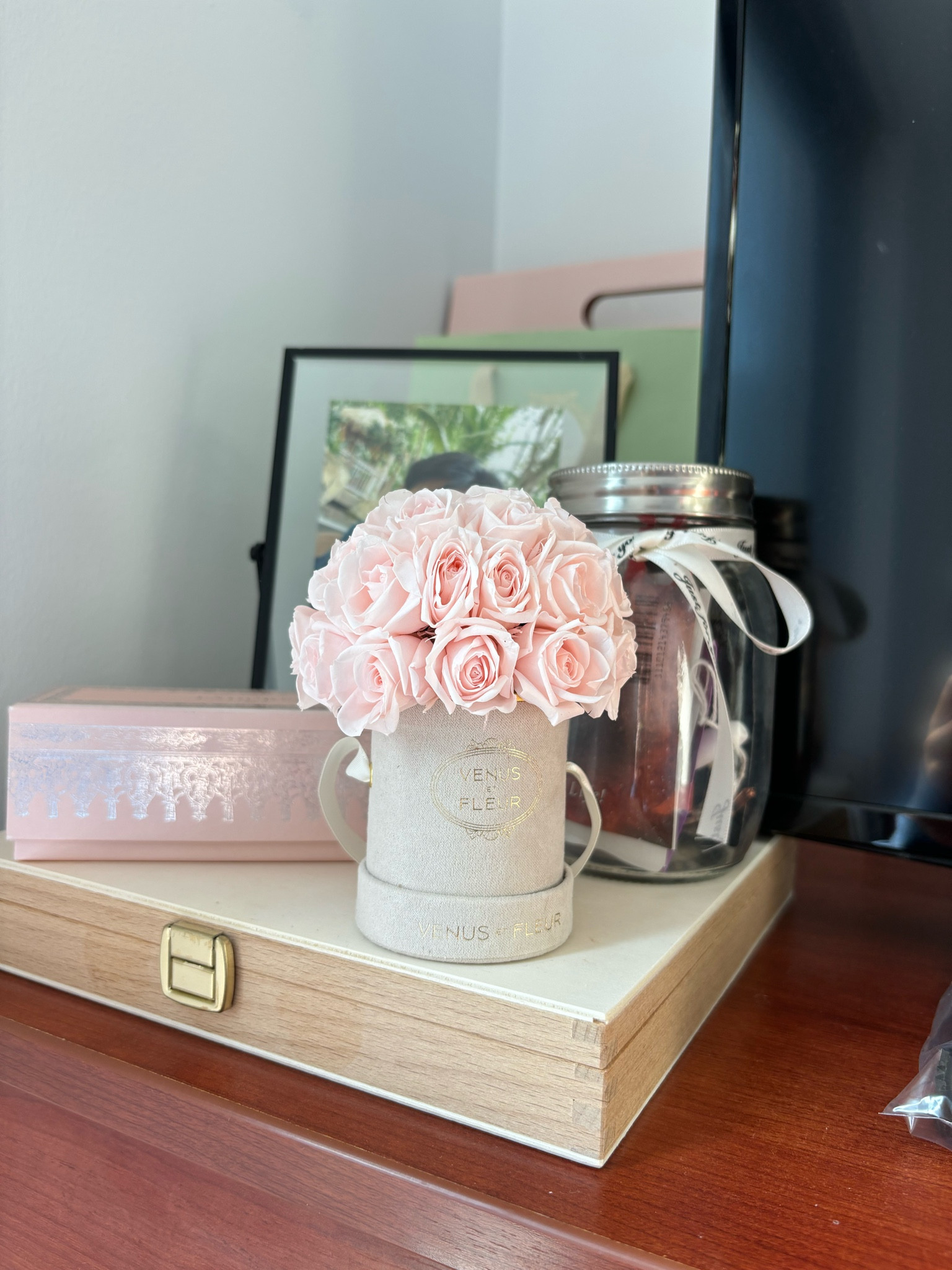 Venus et fleur dupes

preserved roses
Amazon flowers
flower gifts 

#LTKWedding #LTKParties #LTKHome