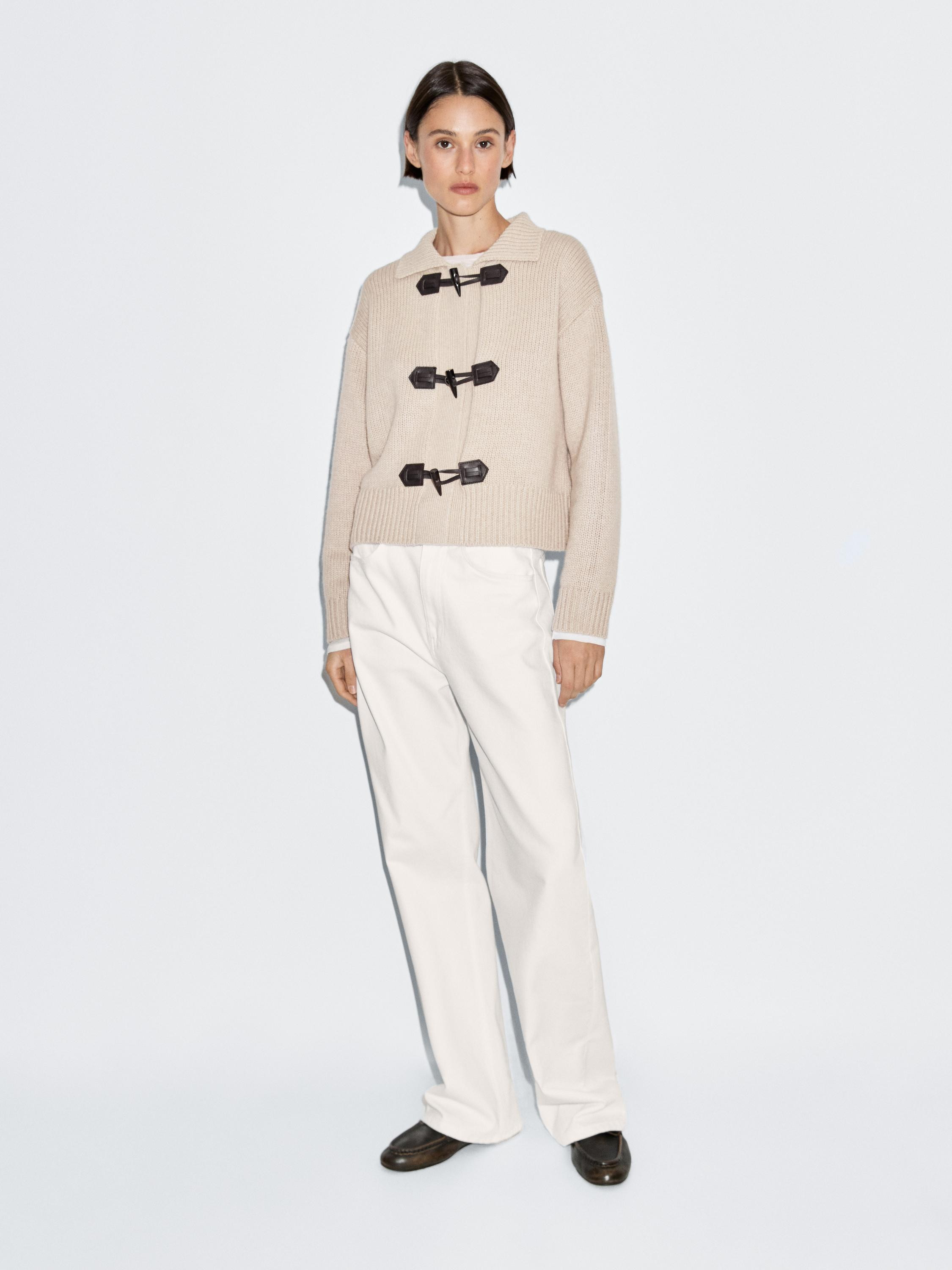 Cardigan aus Gewebe mit Wollanteil . Hemdkragen. Lange Ärmel. Knopfverschluss an der Vorderseite... | Massimo Dutti DE