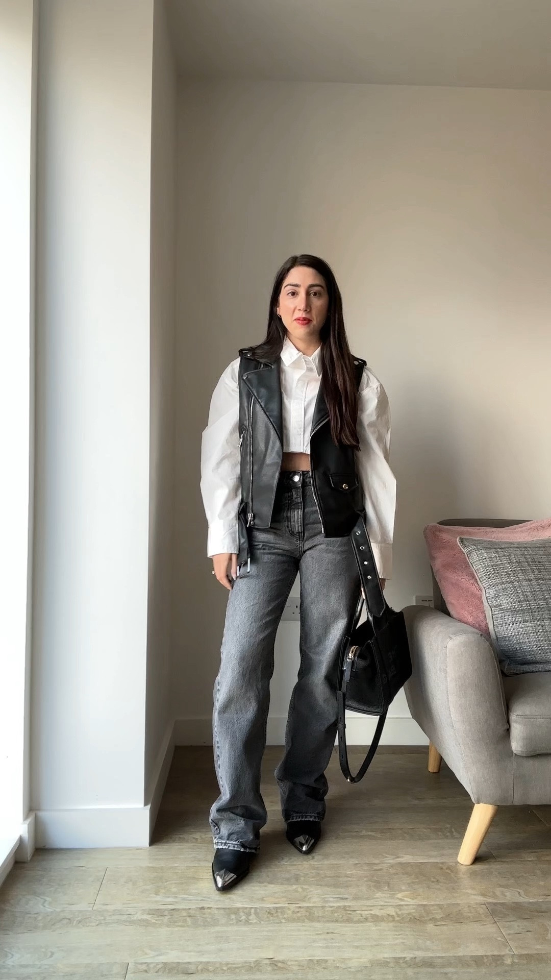 Autumn outfit ideas🍂

Minimal looks, casual looks, cowboy boots, grey jeans

#LTKstyletip #LTKVideo #LTKeurope