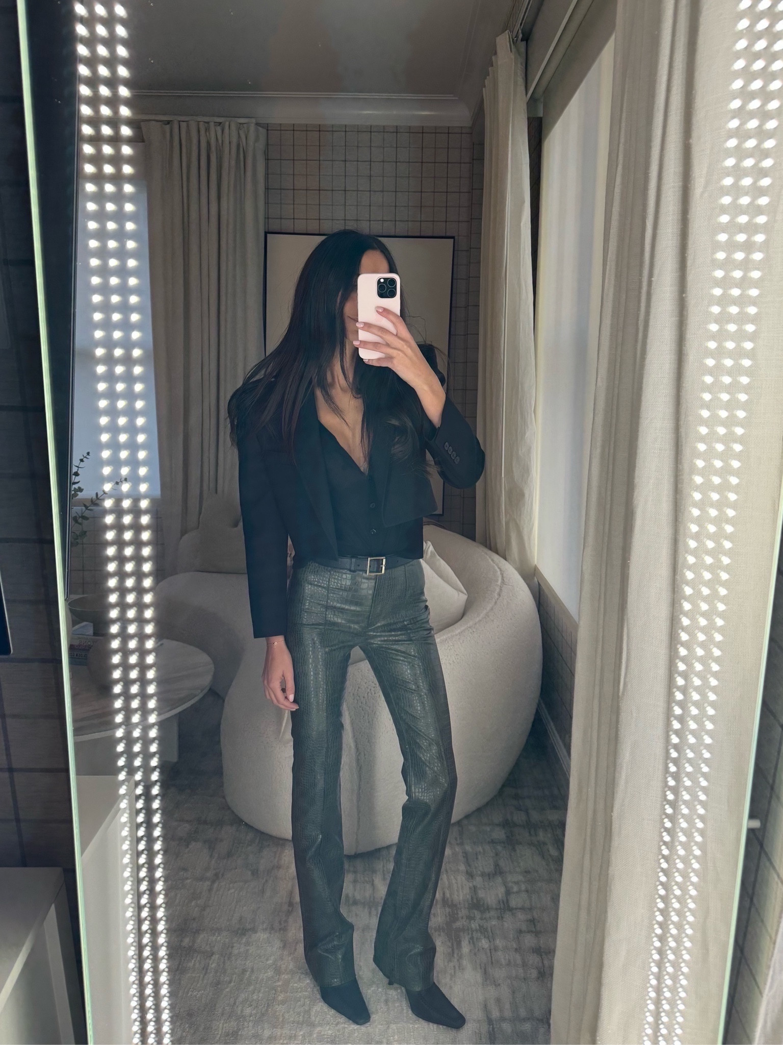 STYLE SESSION: Date night look. Featuring my favorite new Mango pants! Love the addition of the cropped blazer. Cardigan is the row but linked similar 🖤

#LTKstyletip #LTKSeasonal