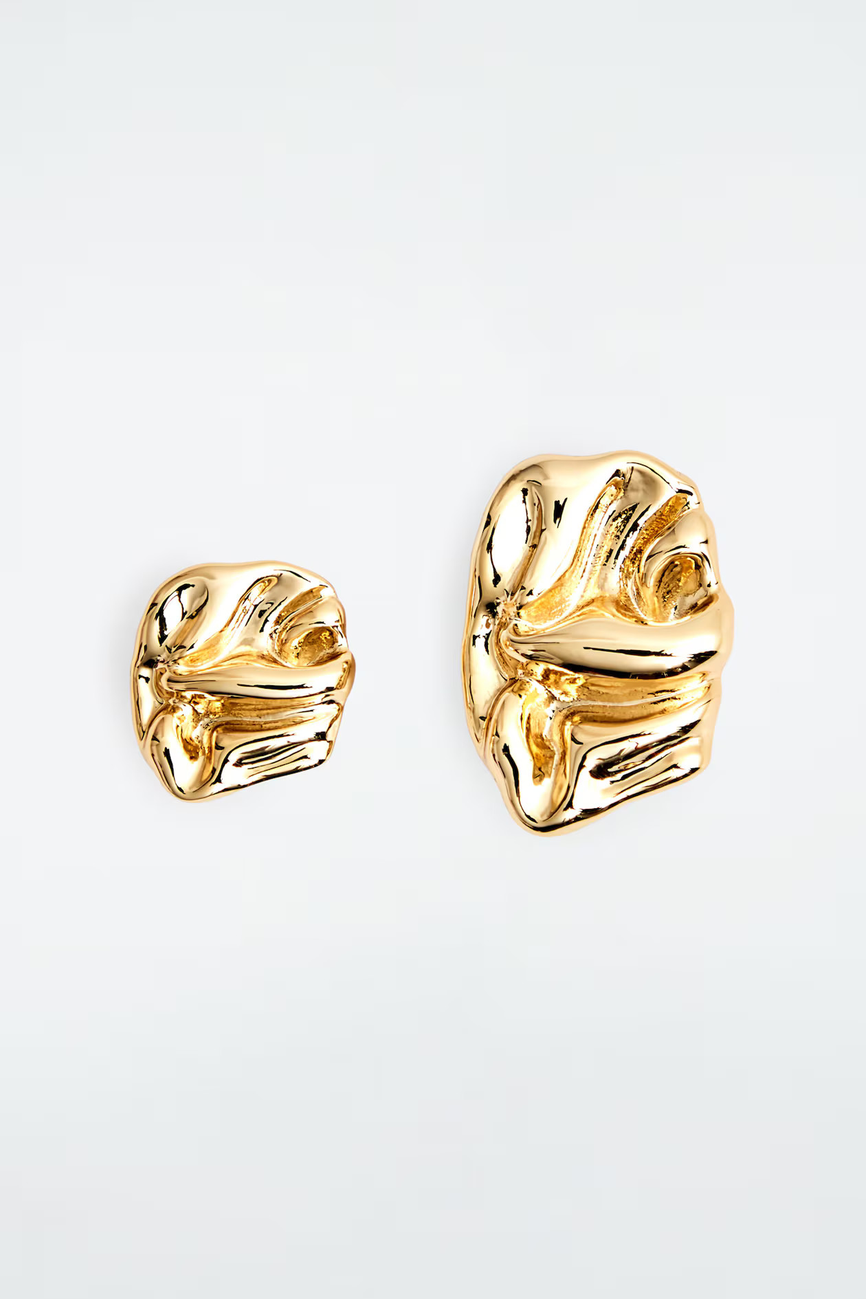 SMALL SCRUNCHED MISMATCHED EARRINGS | COS (US)