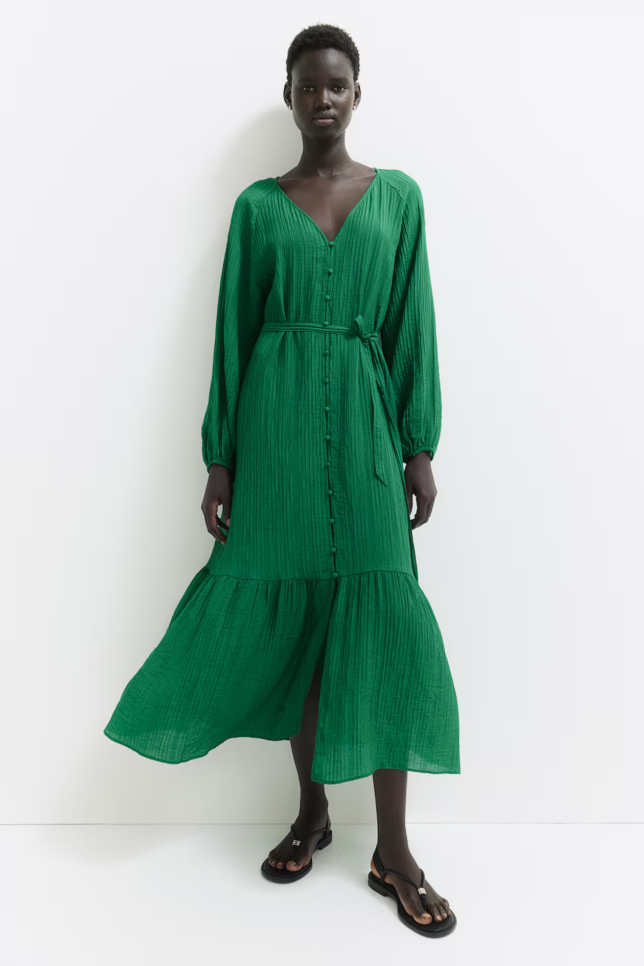 Tie-belt crêpe dress - V-neck - Long sleeve - Green - Ladies | H&M GB | H&M (UK, MY, IN, SG, PH, TW, HK)
