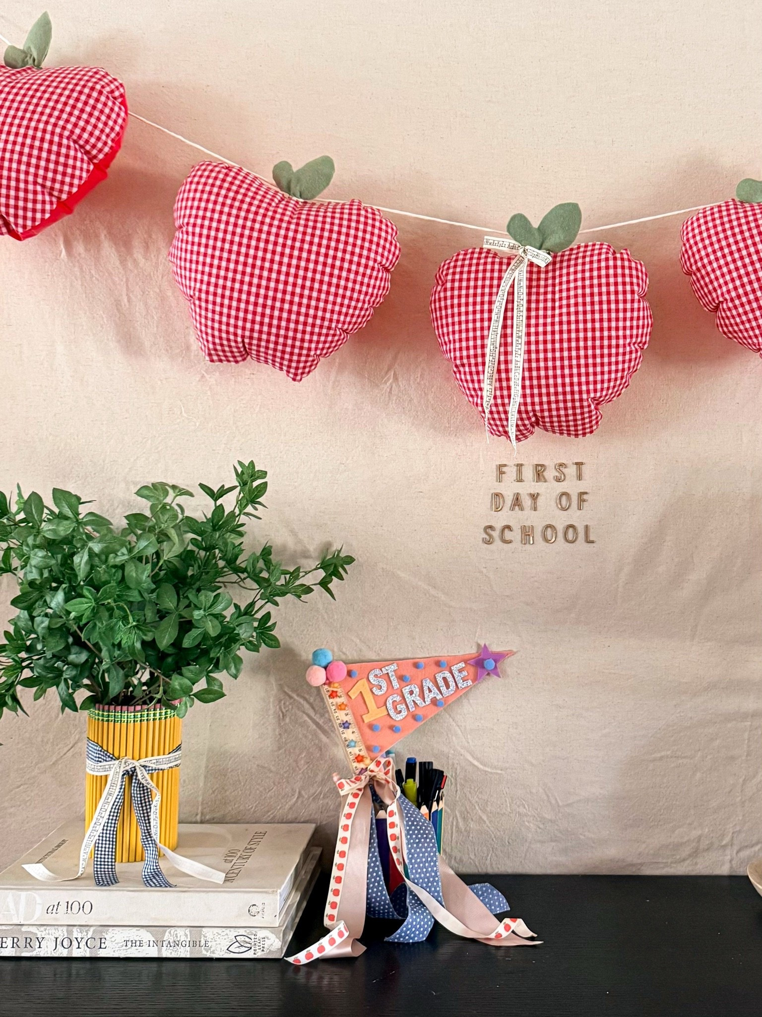 Obsessed with these diy fabric apple balloons 😍🍎

#LTKSeasonal #LTKHome #LTKSaleAlert