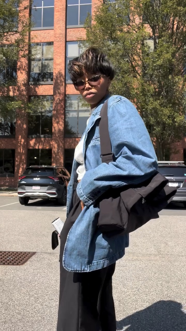 Count the bowl shakes!
First correct comment gets a coffee 🔗
. 
BLAZER @gap 
BAG @uniqlousa 
LOAFERS @prada 
PANTS @commense.official 
TOP @abercrombie 

#fitsonpoint #styleinspo #outfitinspo #ootd #ootdstyle #wardrobestylist #officestyle