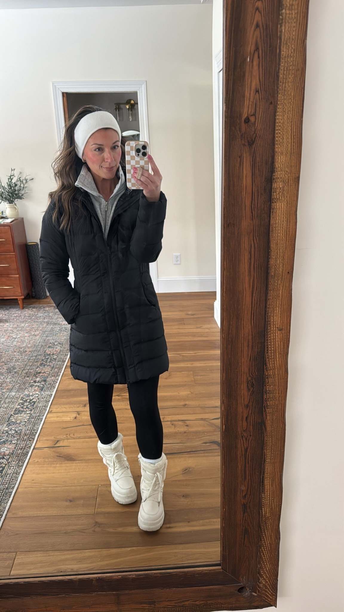 Snagged these snow boots last minute before the storm since my old ones had started to fall apart and I’ve been so impressed with them! I sized up a half size for more wiggle room. Really like them!
