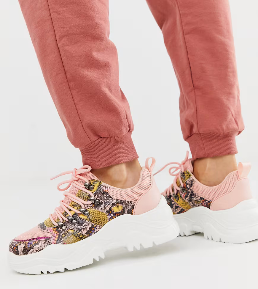 Chunky sneakers con efecto de piel de serpiente Distinct de ASOS DESIGN Wide Fit-Multicolor | ASOS (Global)