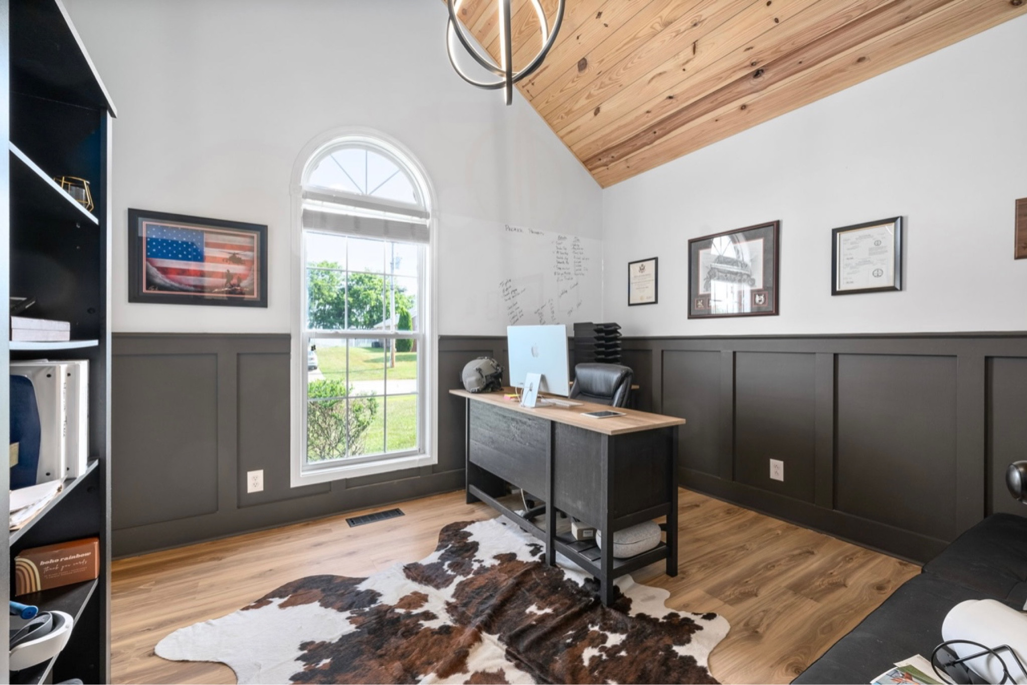moody home office 🖤

#LTKFind #LTKhome #LTKfamily