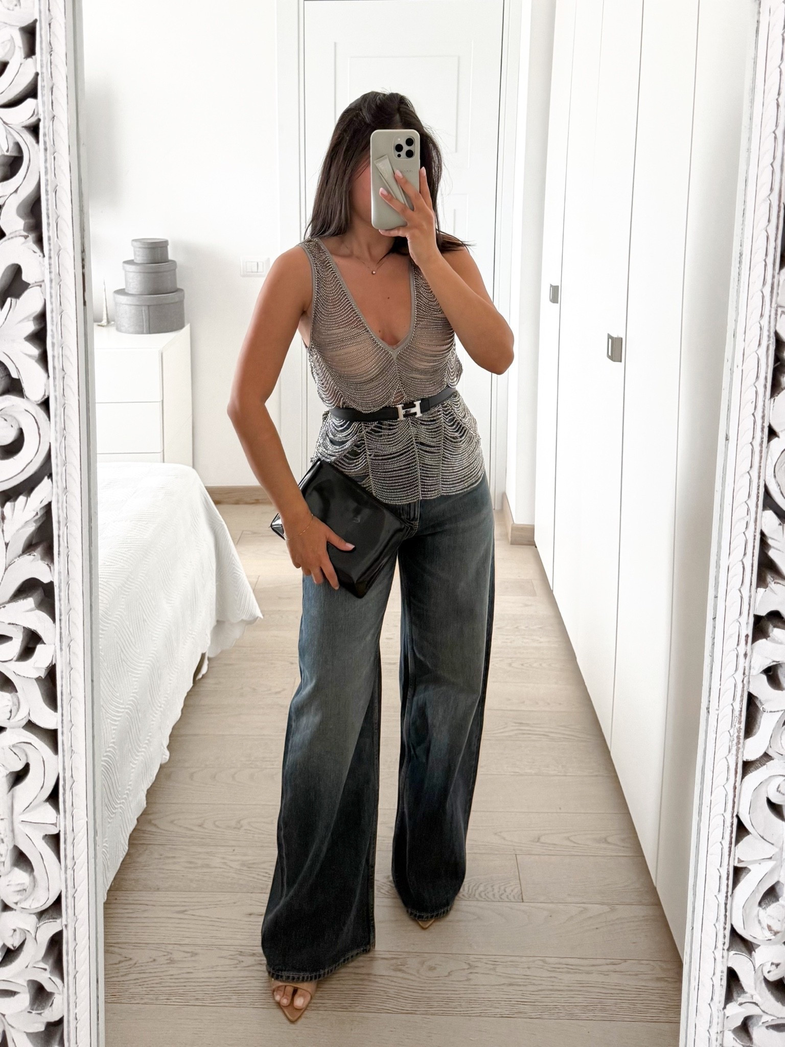 For reference:

I’m 160 cm (5’3”) tall, weigh 53 kg (117 lbs), and I usually wear an Italian size 40.

In the photo, I’m wearing:

• the top in size S (it’s also available in gold)
• the jeans in size IT40 (true to size)
• the sandals in size 37 (EU) / US 6.5–7

#LTKeurope #LTKpartywear #LTKstyletip